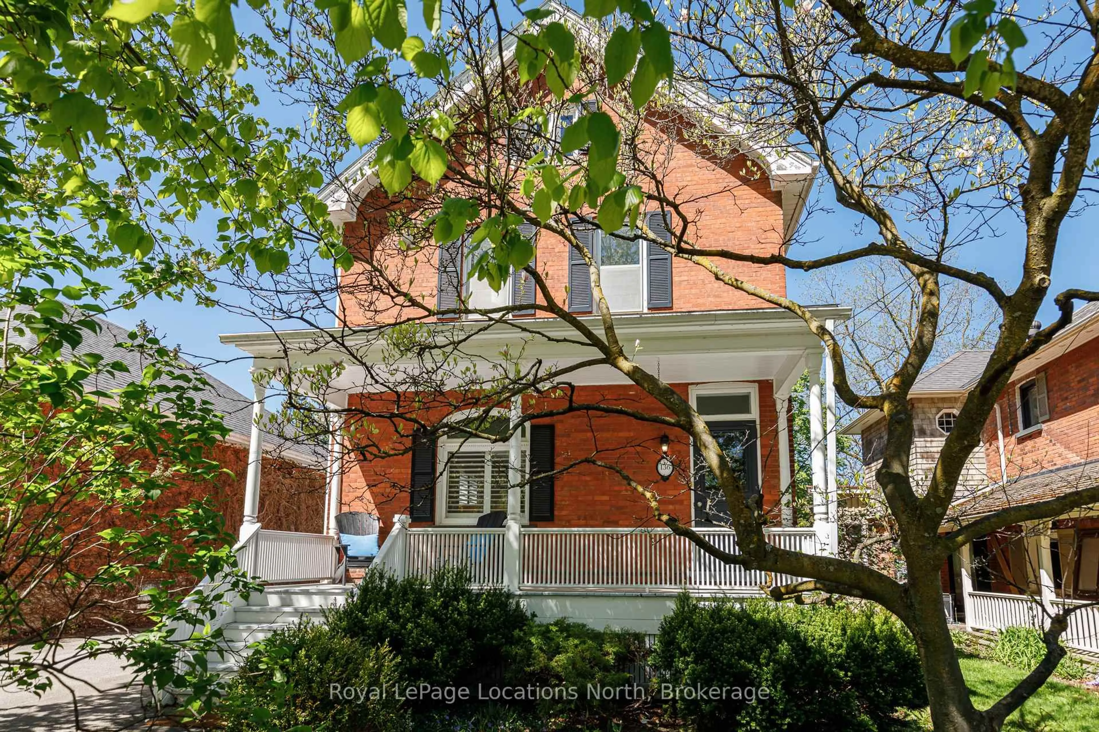 Home with brick exterior material, street for 136 Oak St, Collingwood Ontario L9Y 2X8