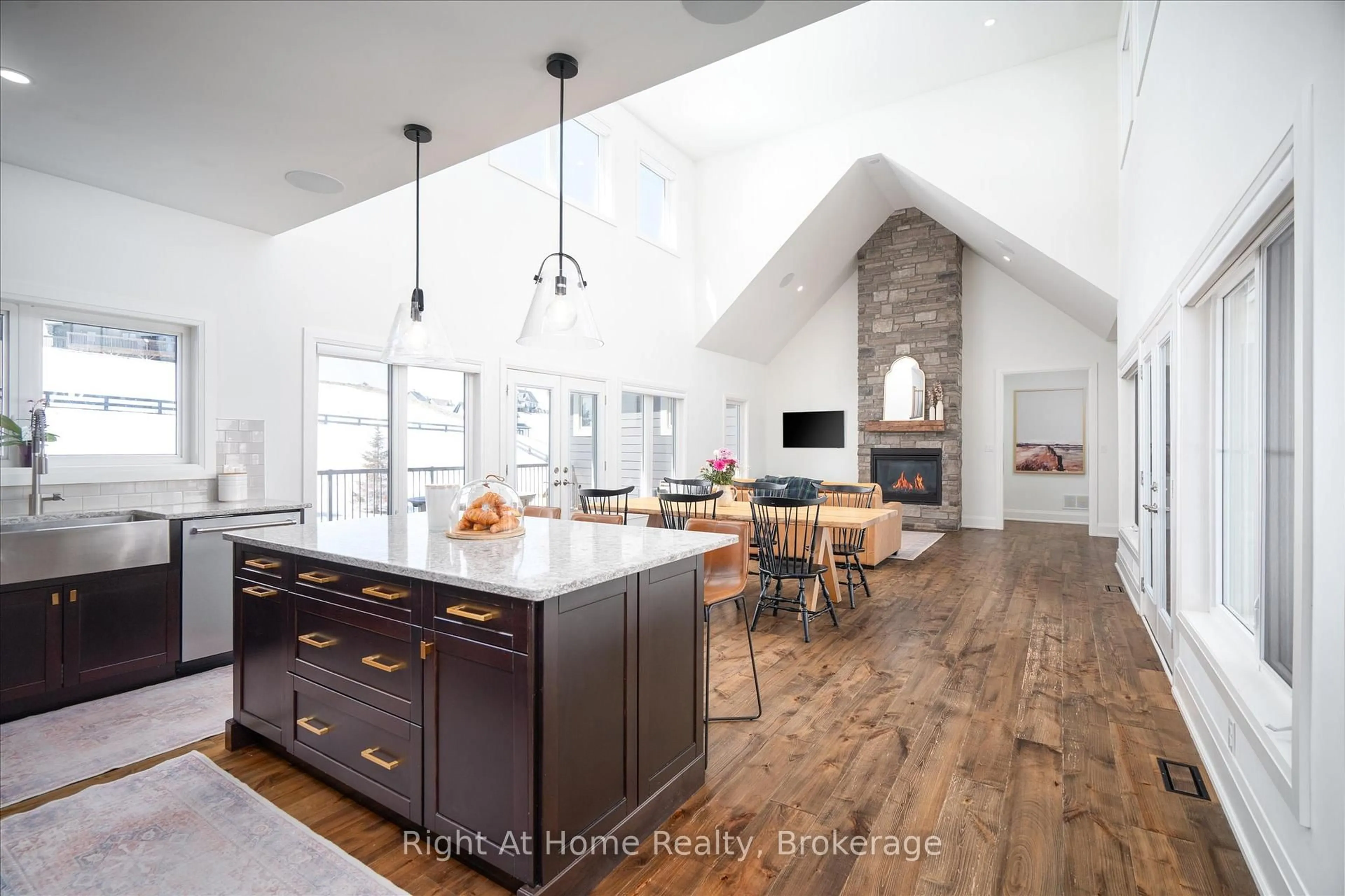 Open concept kitchen, wood/laminate floor for 16 Gelderland Cres, Oro-Medonte Ontario L0K 1E0