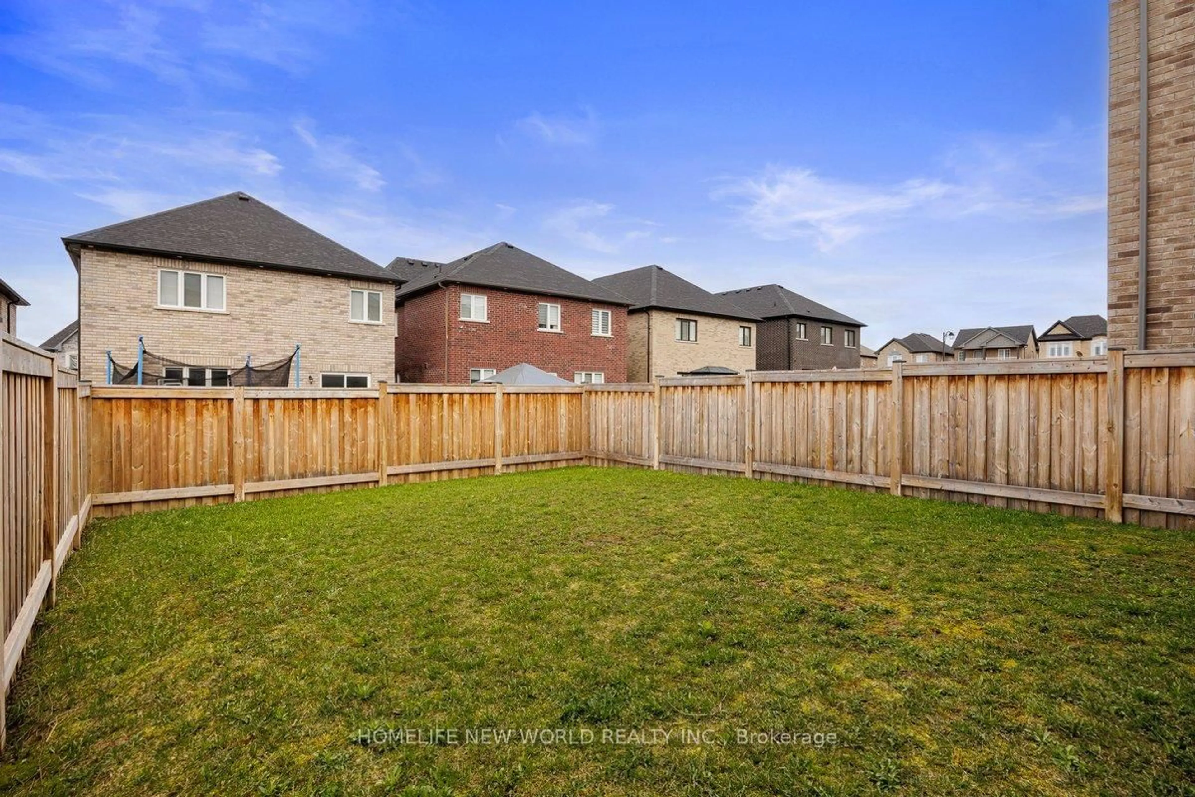 Patio, street for 95 Athabaska Rd, Barrie Ontario L4N 8E9