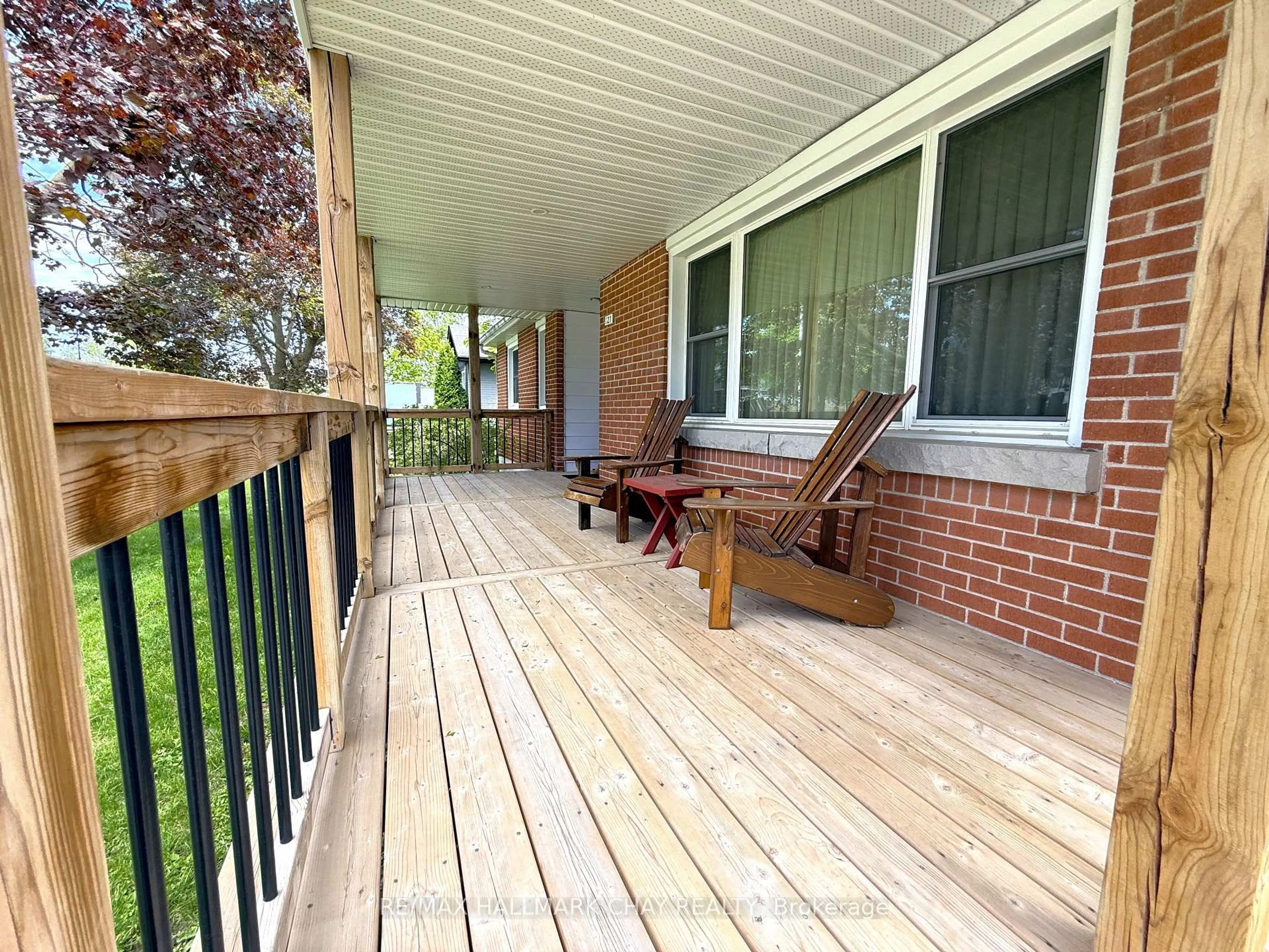 Patio, street for 121 Rodney St, Barrie Ontario L4M 4C4
