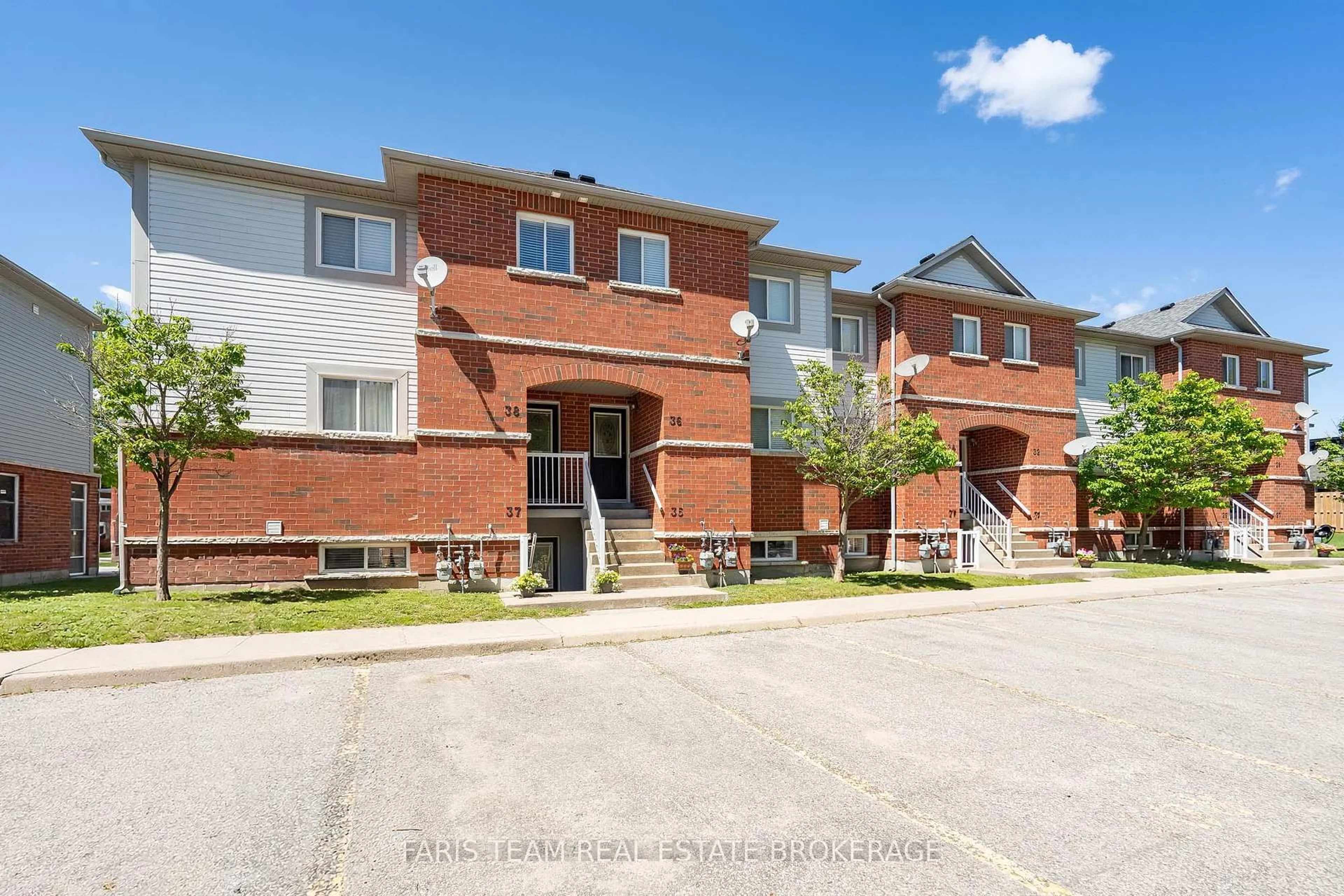 Home with brick exterior material, street for 241 Ferndale Dr #37, Barrie Ontario L4N 0T6