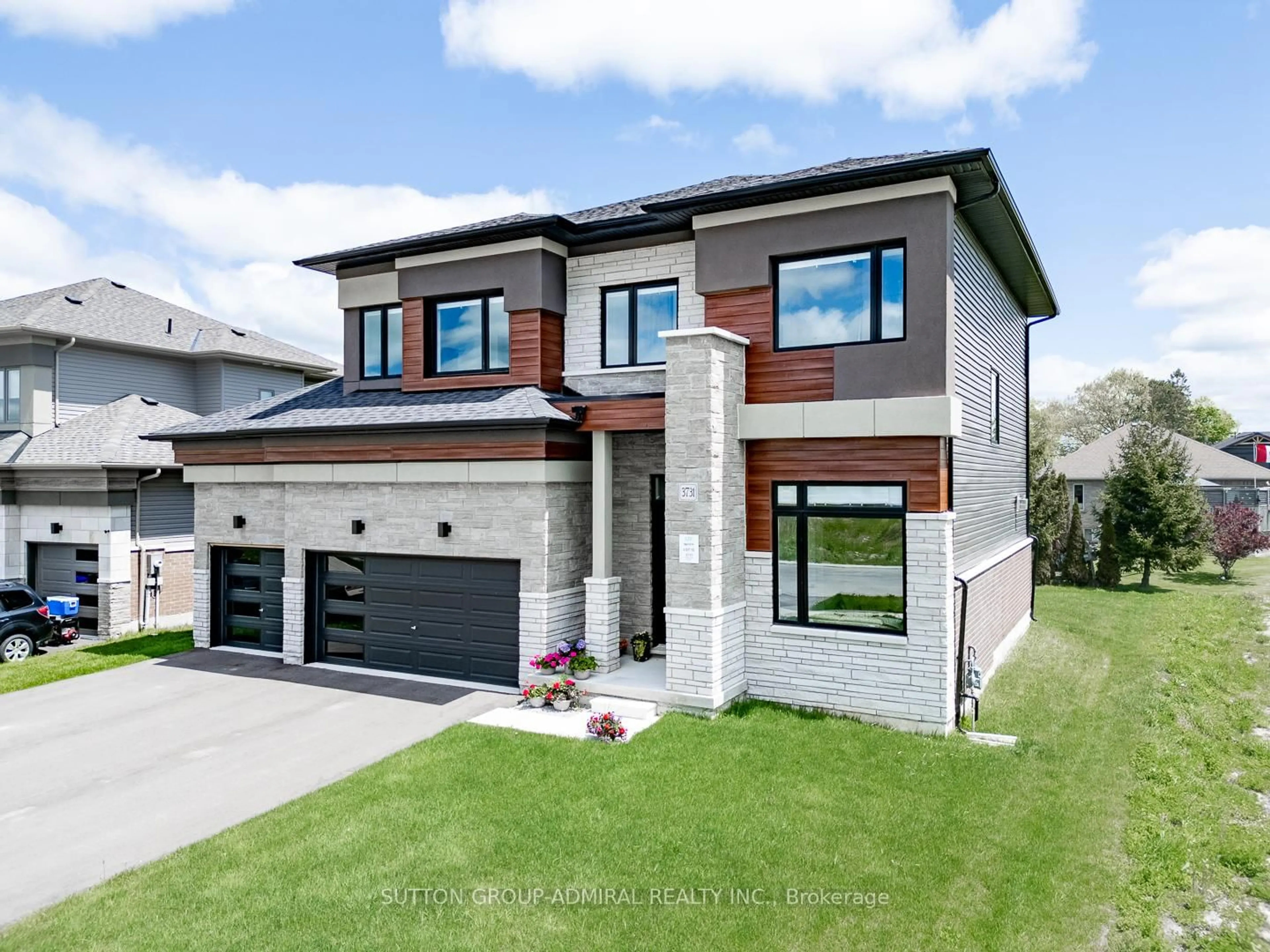 Home with brick exterior material, street for 3731 Lakepoint Dr, Severn Ontario L3V 6H3