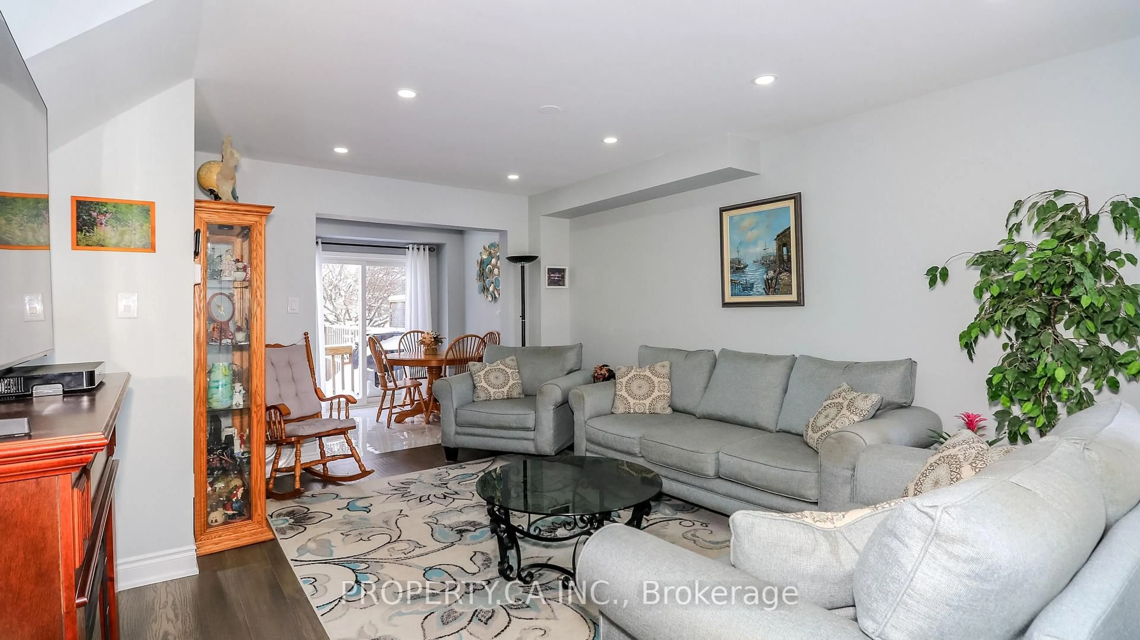 Living room with furniture, unknown for 3 Coleman Dr, Barrie Ontario L4N 0R5