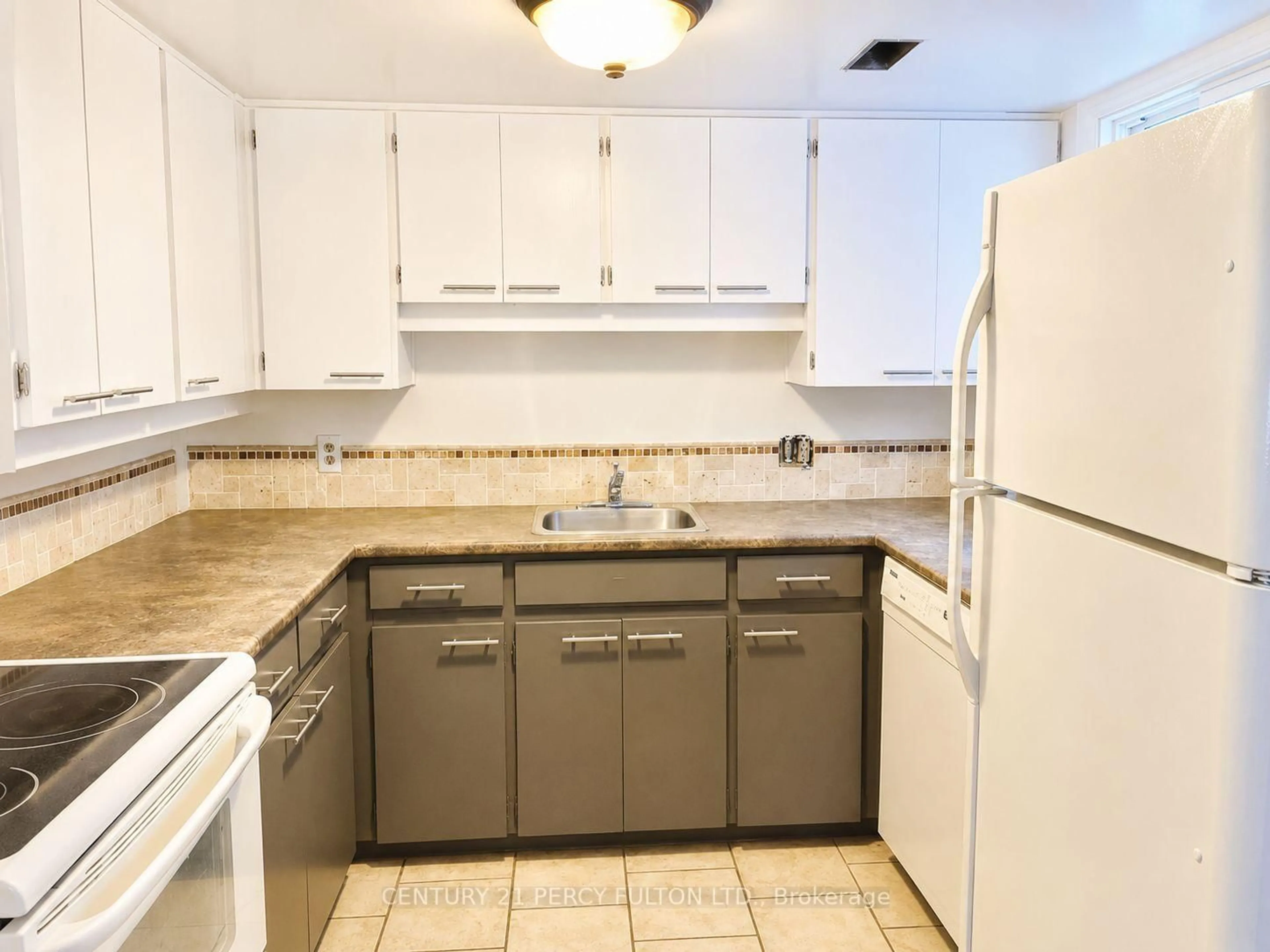 Standard kitchen, unknown for 1102 Horseshoe Valley Rd #309, Oro-Medonte Ontario L4M 4Y8