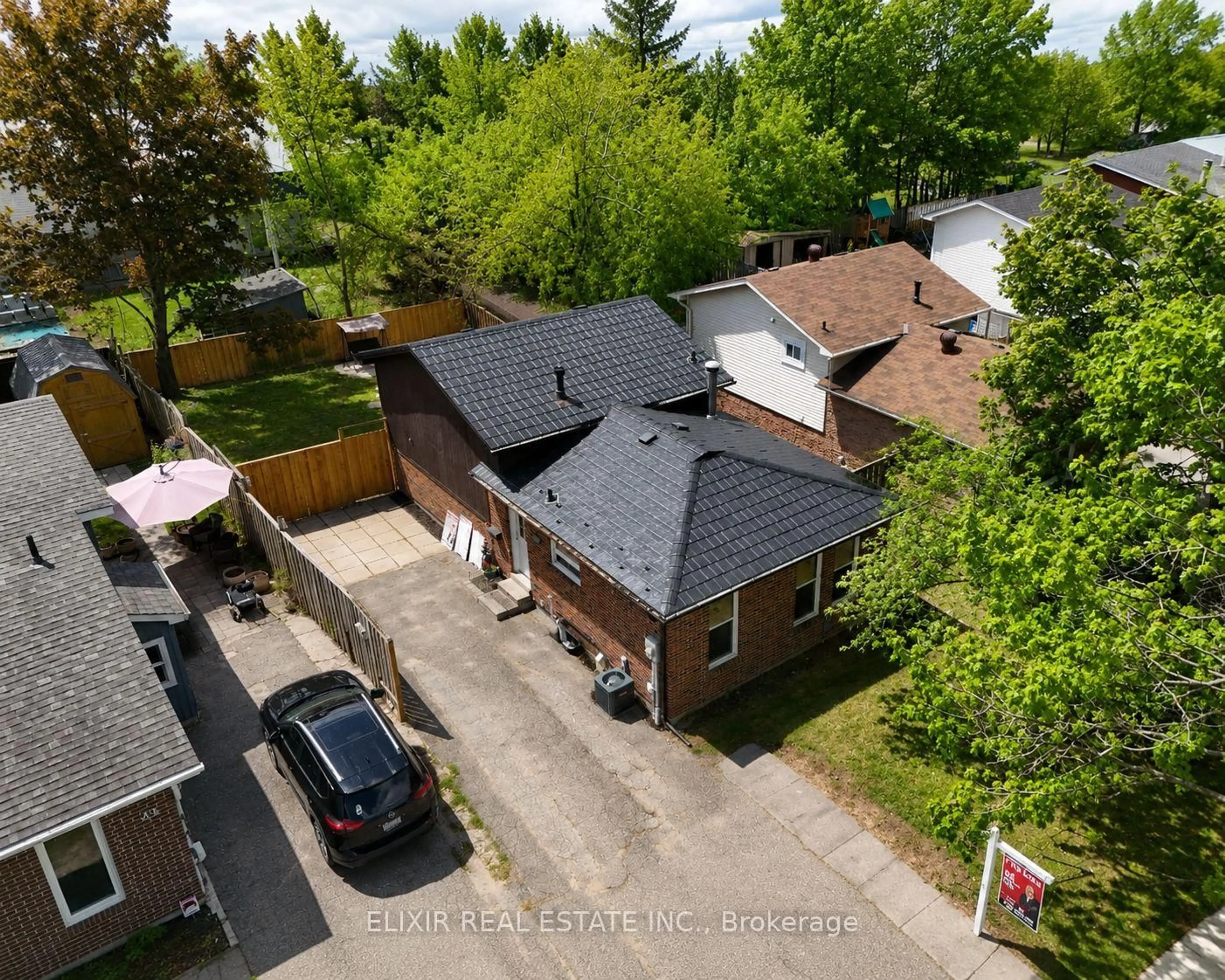 A pic from outside/outdoor area/front of a property/back of a property/a pic from drone, street for 45 AUSTEN Lane, Barrie Ontario L4N 4V4