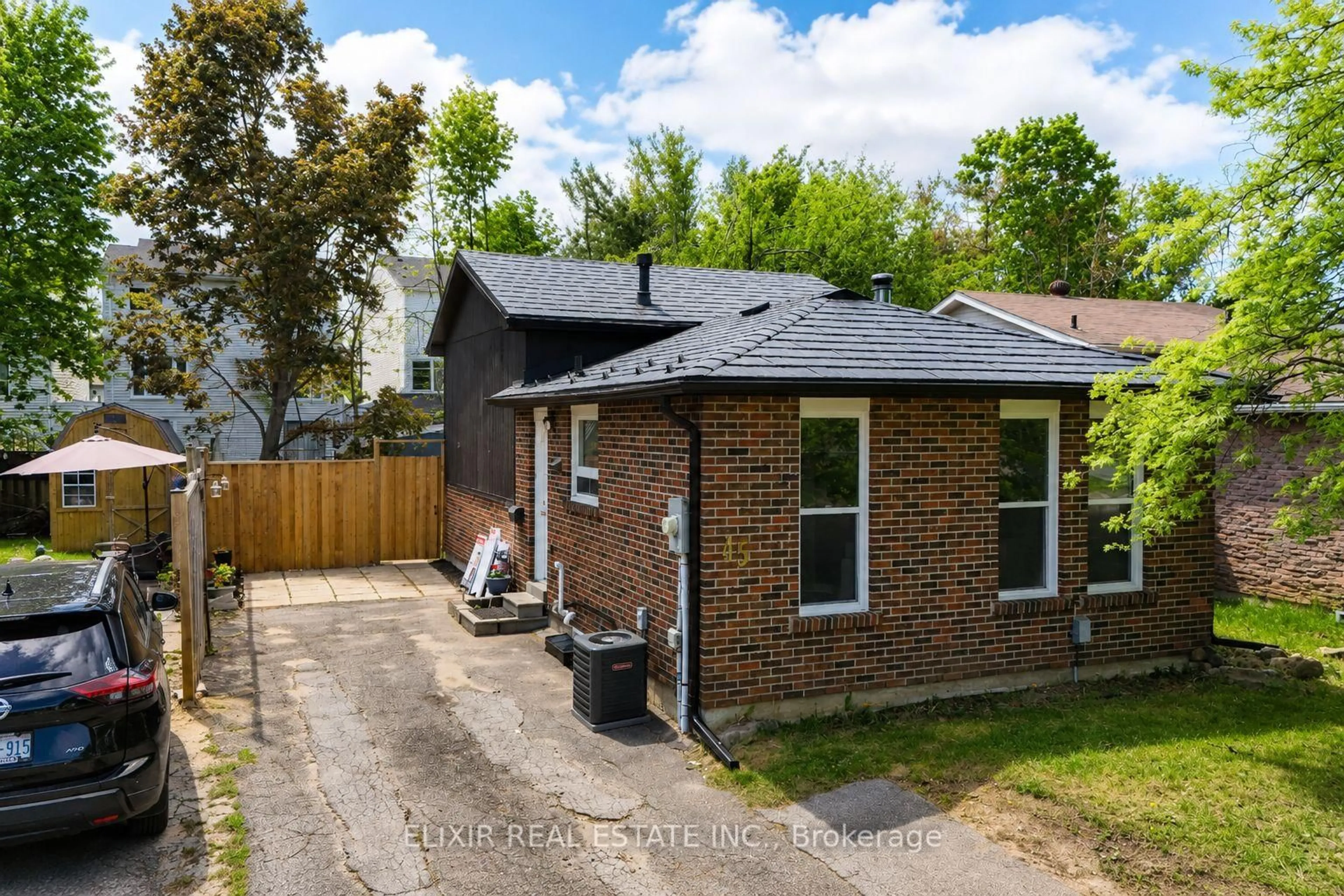 A pic from outside/outdoor area/front of a property/back of a property/a pic from drone, street for 45 AUSTEN Lane, Barrie Ontario L4N 4V4