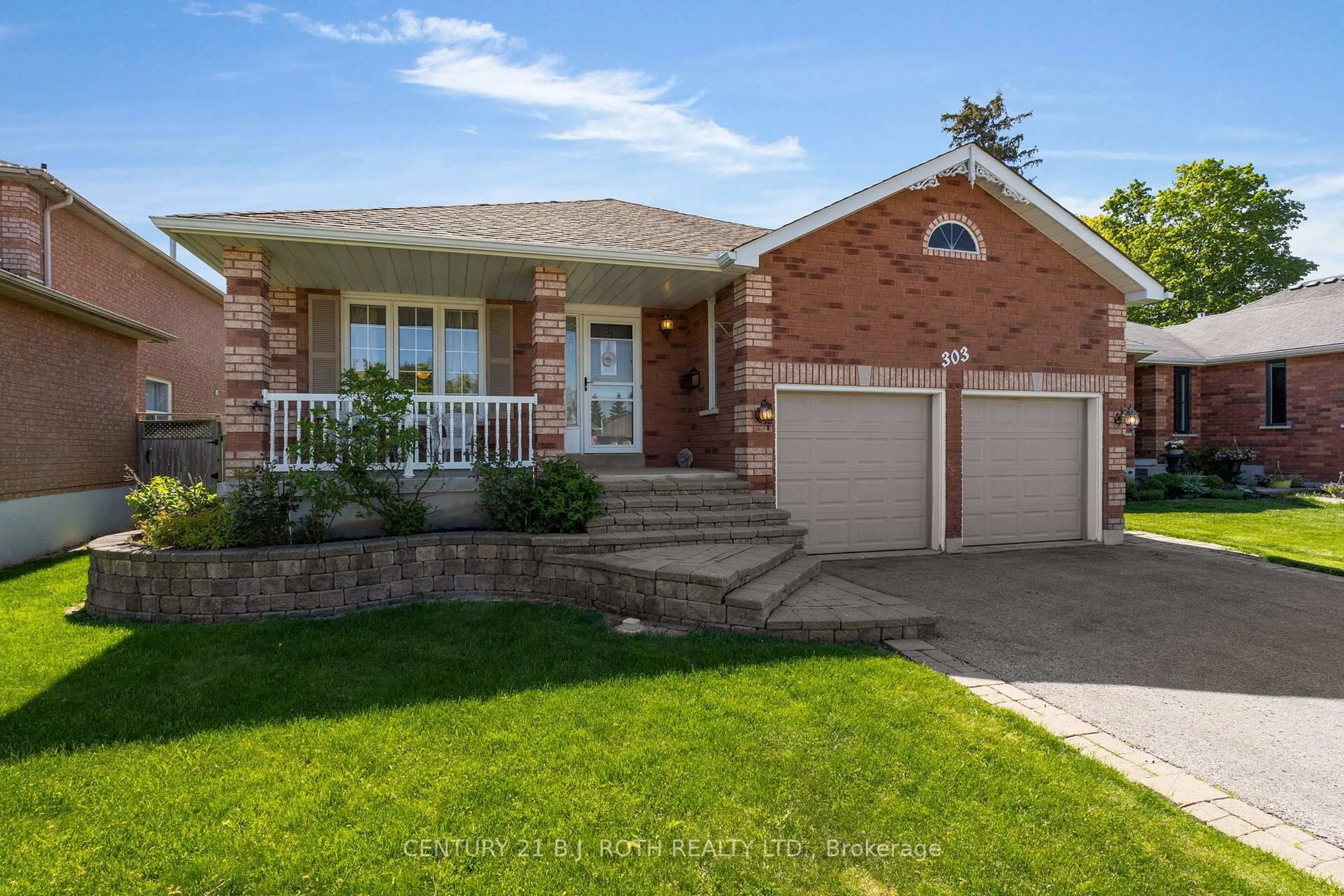 Home with brick exterior material, street for 303 Coxmill Rd, Barrie Ontario L4N 8V3