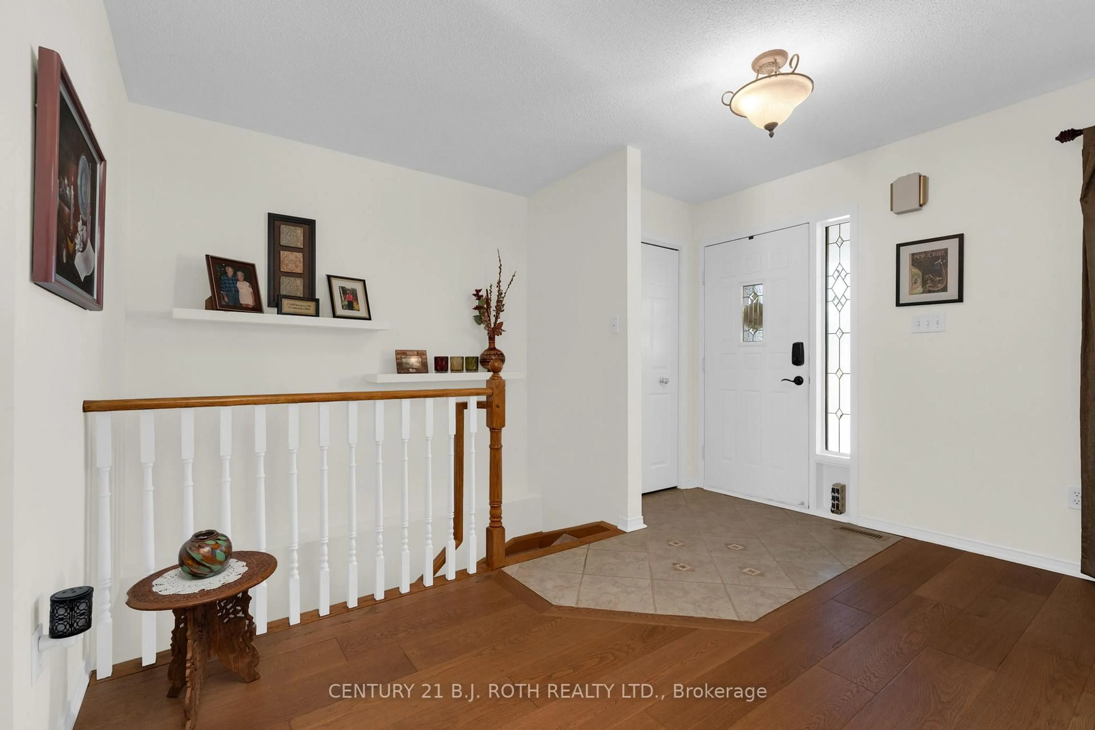 Indoor entryway for 303 Coxmill Rd, Barrie Ontario L4N 8V3