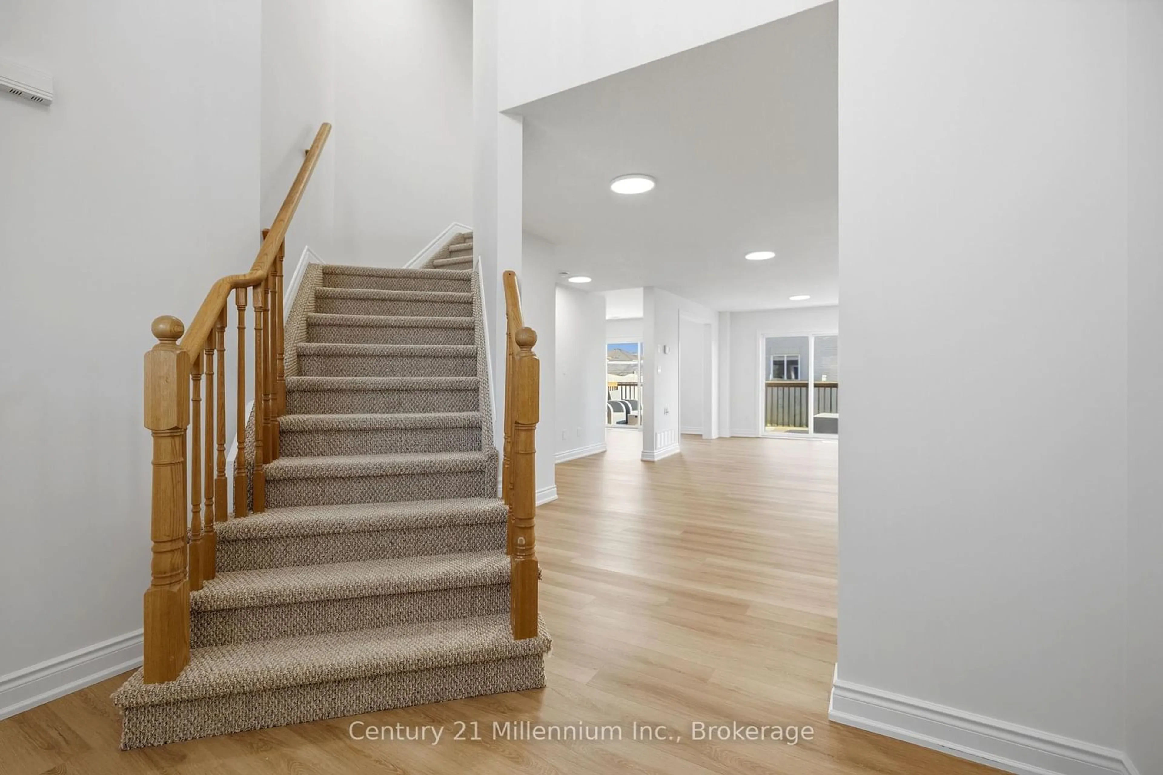 Indoor foyer for 25 William Paddison Dr, Barrie Ontario L4M 0G3
