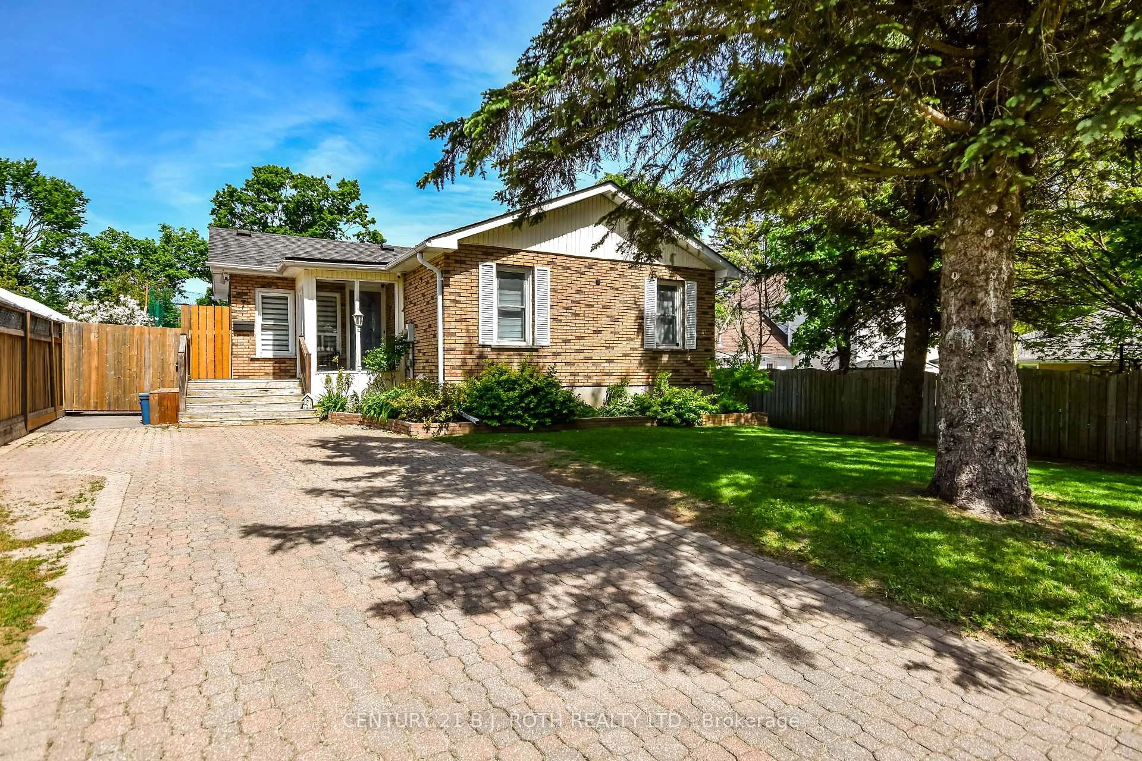 Home with brick exterior material, street for 7 WESLEY St, Barrie Ontario L4N 2A4
