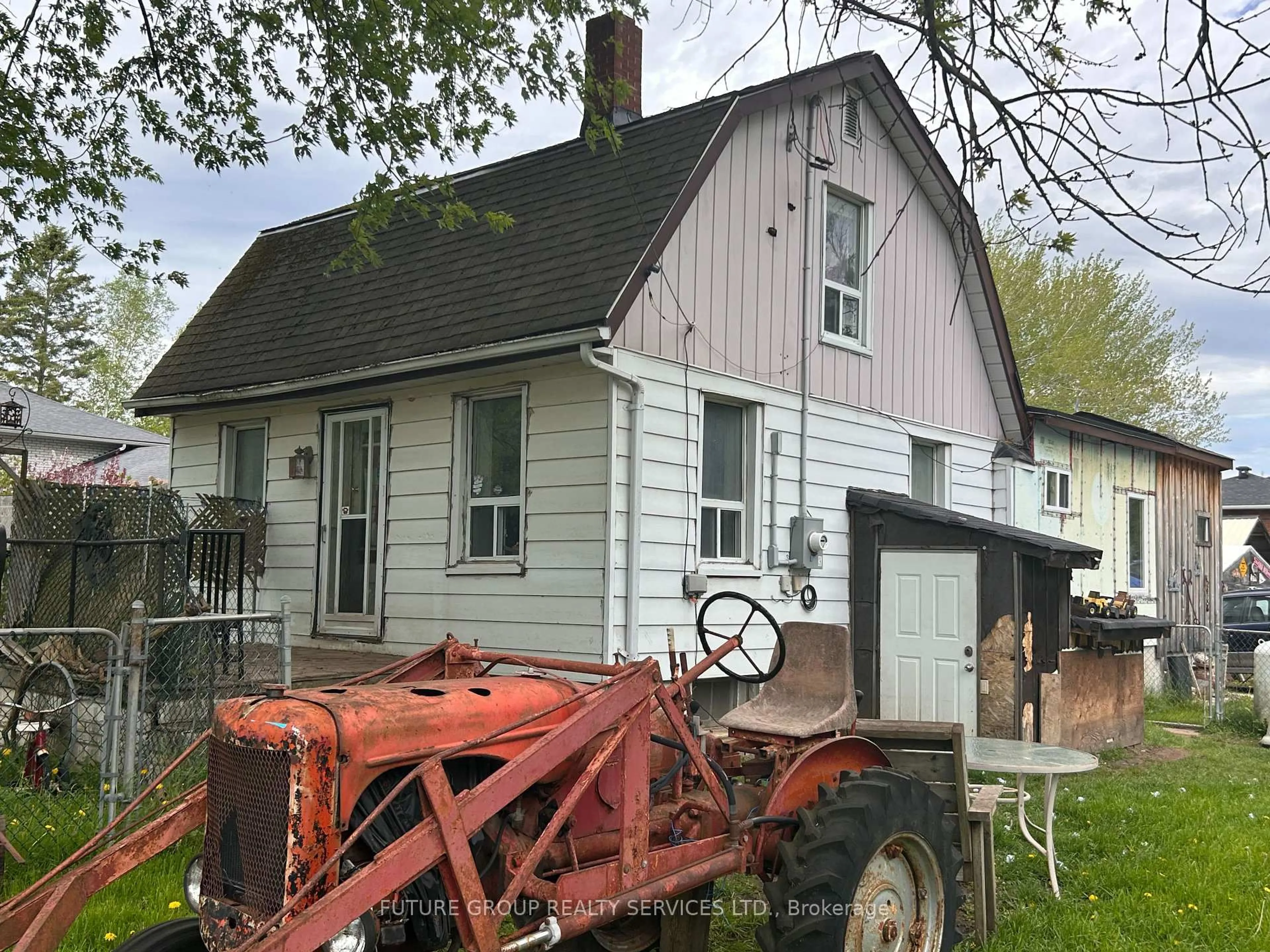 Home with vinyl exterior material, street for 9865 Simcoe Rd 10 Rr 2 Rd, Clearview Ontario L0M 1N0