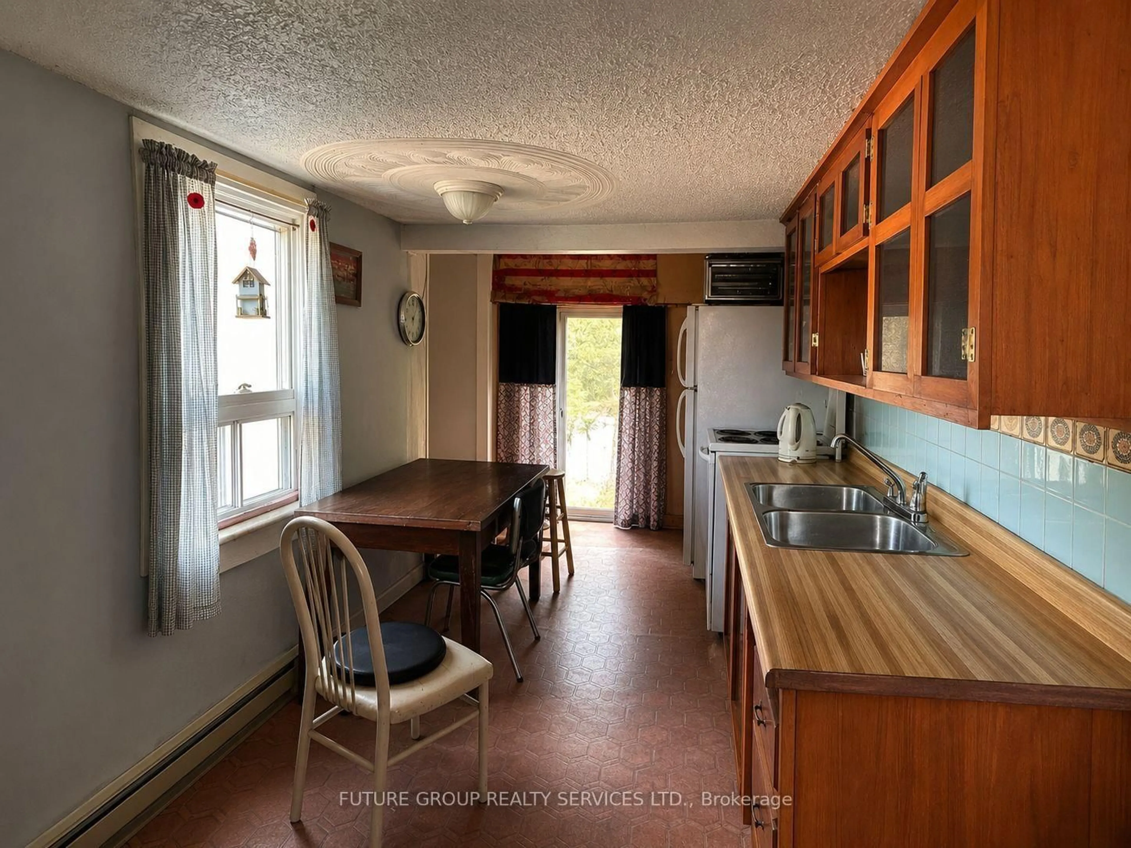 Standard kitchen, unknown for 9865 Simcoe Rd 10 Rr 2 Rd, Clearview Ontario L0M 1N0