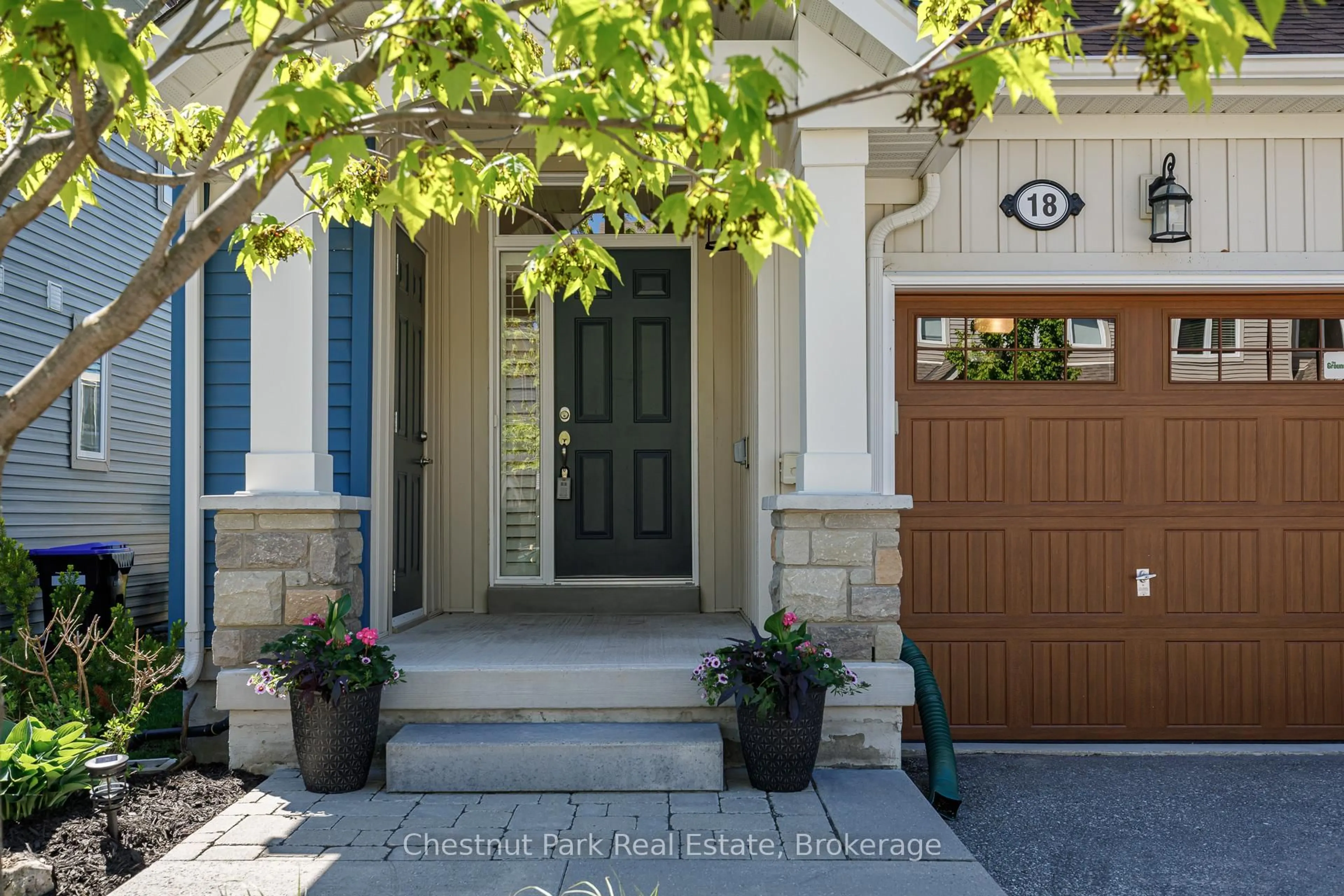 Indoor entryway for 18 Gregory Ave, Collingwood Ontario L9Y 0Z5