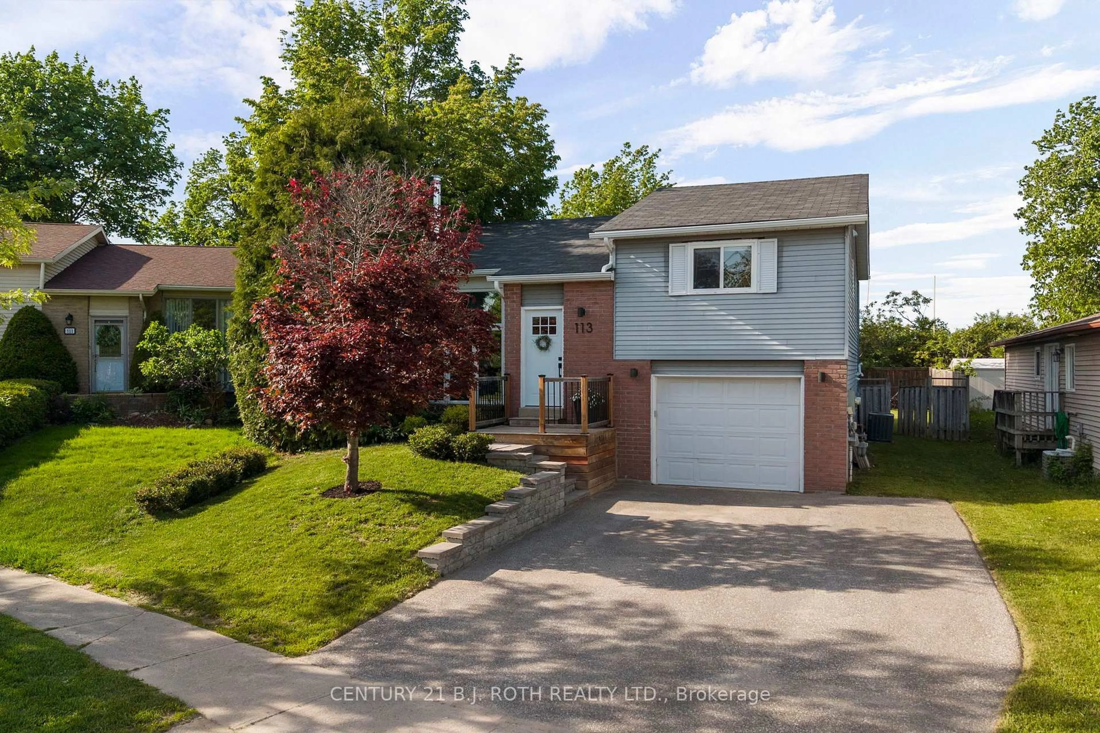 Home with brick exterior material, street for 113 Hickling Tr, Barrie Ontario L4M 5T7