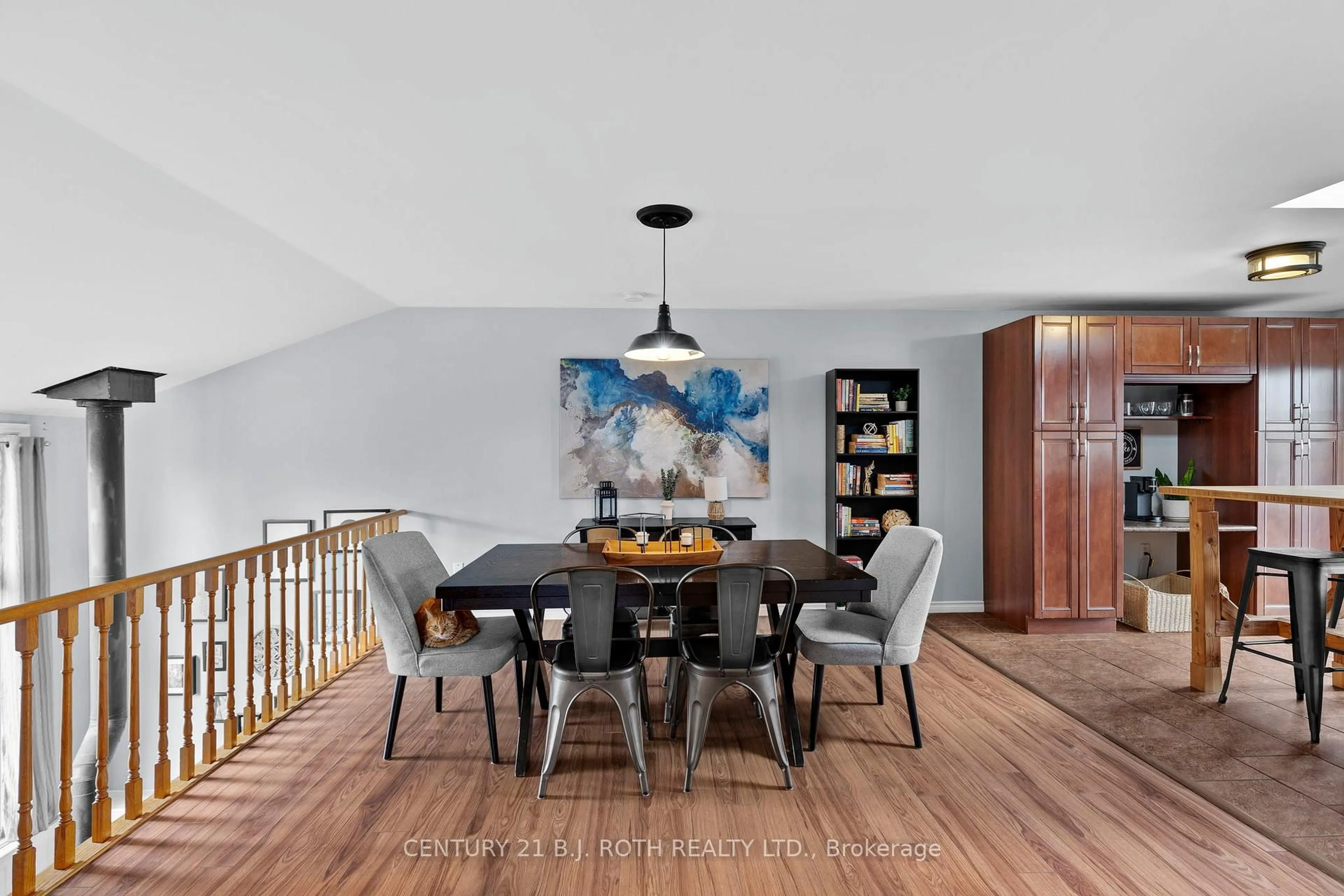 Dining room, wood/laminate floor for 113 Hickling Tr, Barrie Ontario L4M 5T7