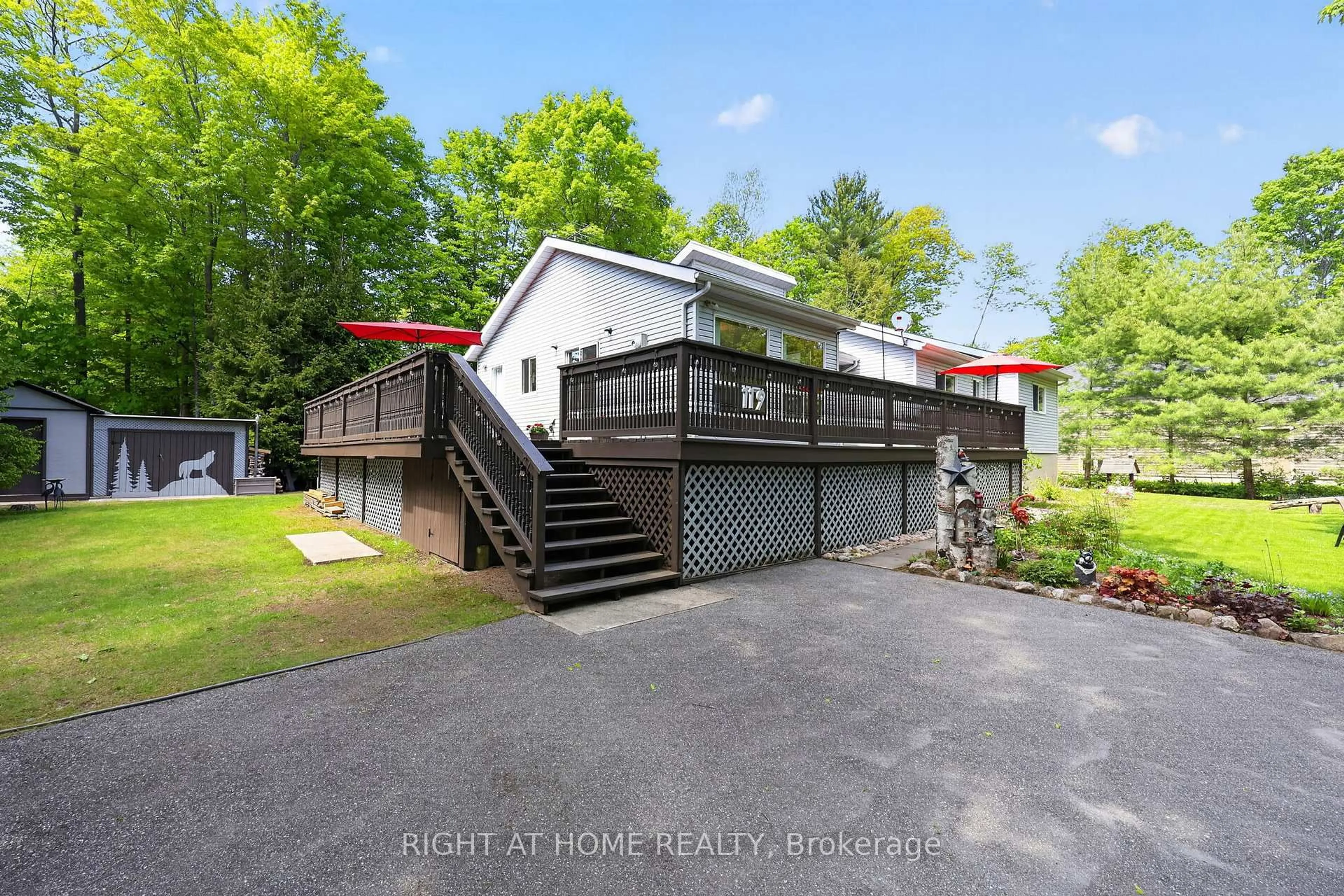 A pic from outside/outdoor area/front of a property/back of a property/a pic from drone, unknown for 119 Wolfe Tr, Tiny Ontario L9M 0H7