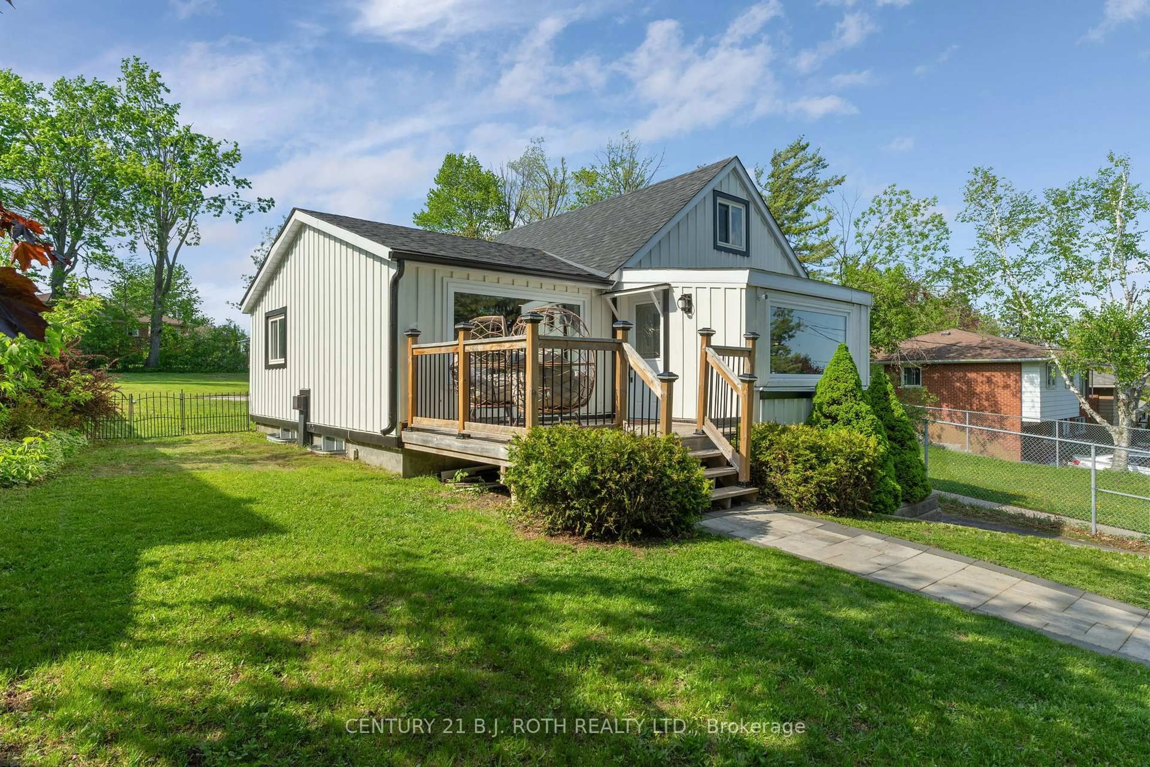 Unknown for 390 Arthur St, Orillia Ontario L3V 3M8