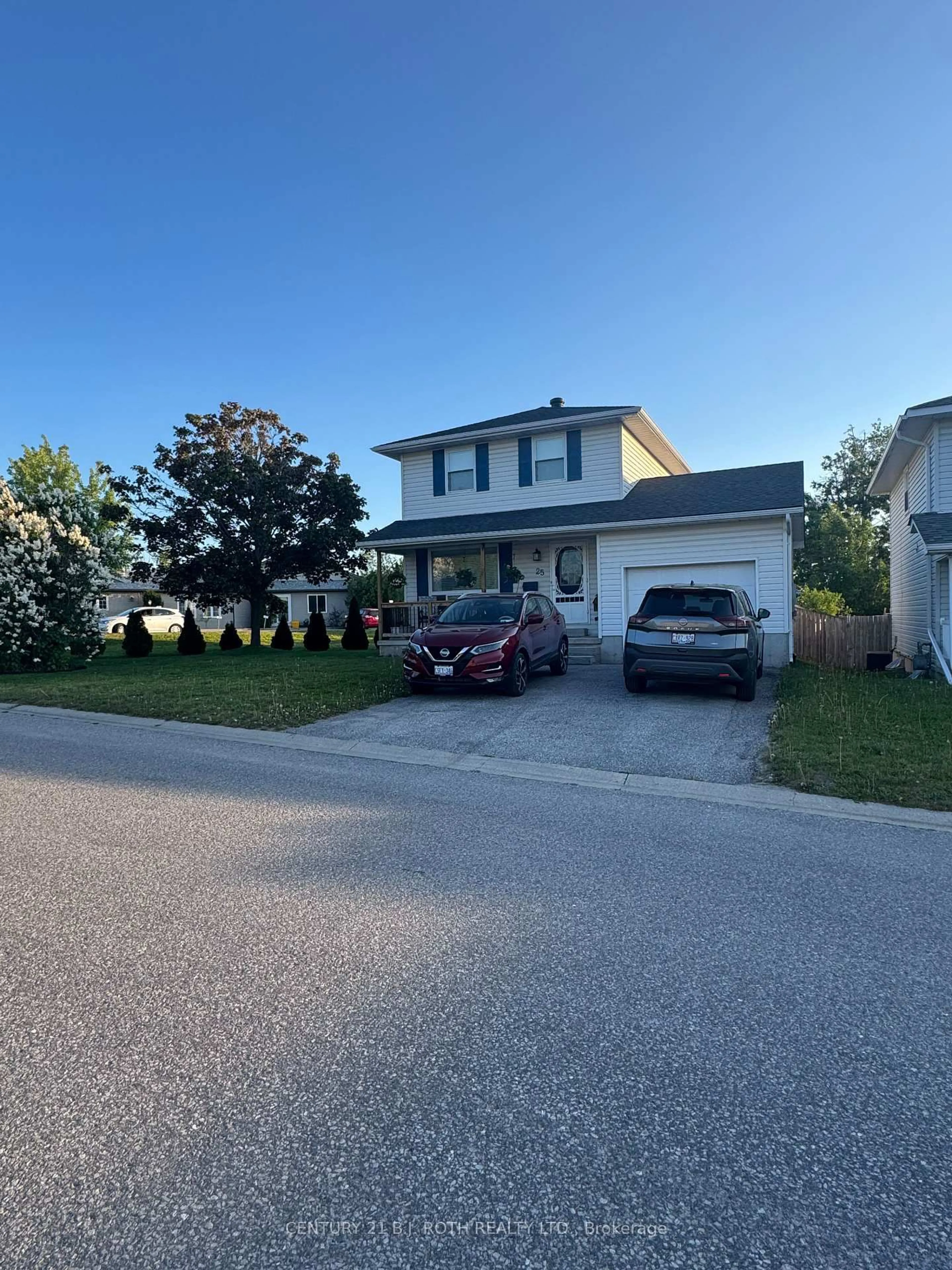 A pic from outside/outdoor area/front of a property/back of a property/a pic from drone, street for 25 Rachael Rd, Orillia Ontario L3V 7Y3