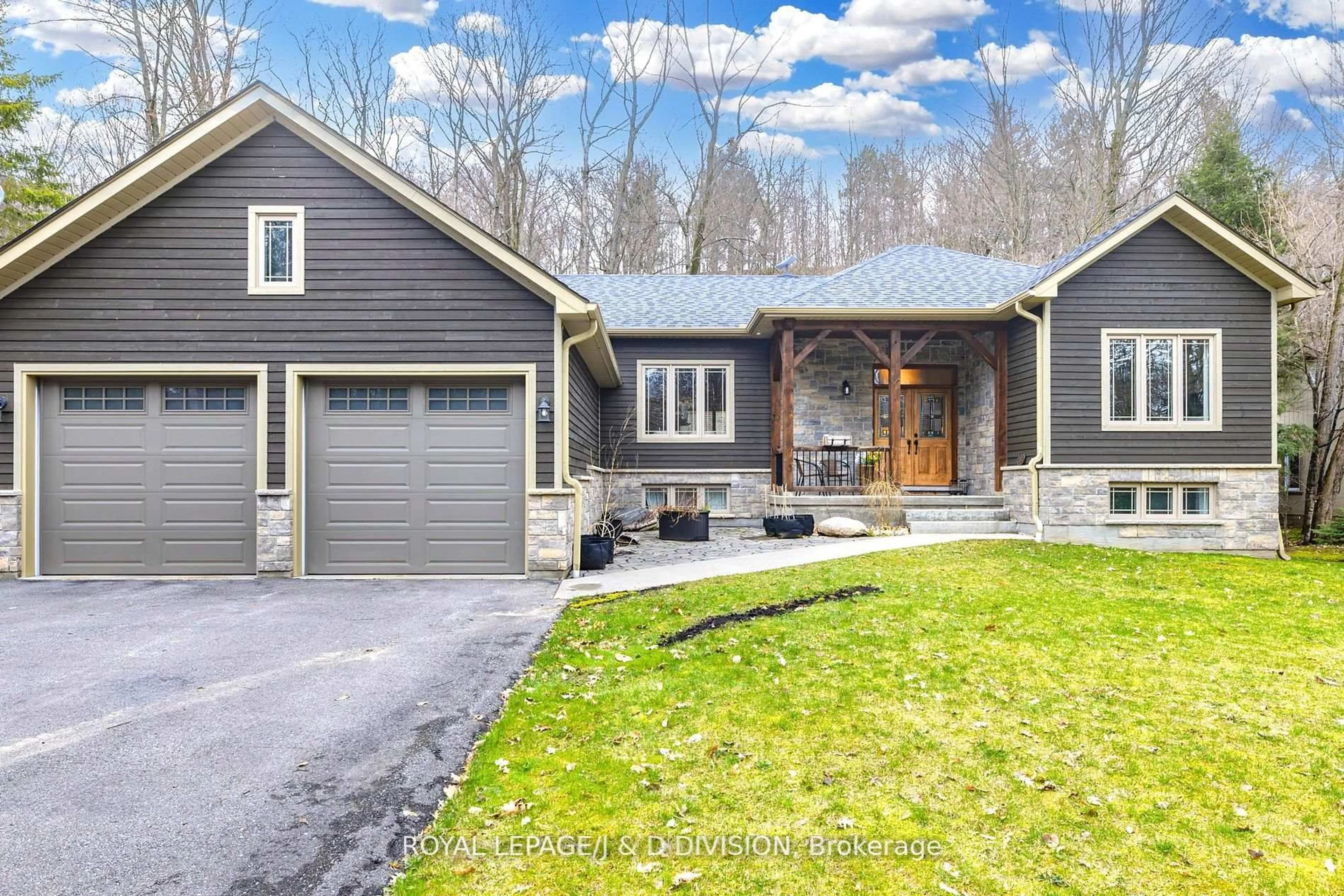 Home with vinyl exterior material, street for 123 Desroches Tr, Tiny Ontario L9M 1R3