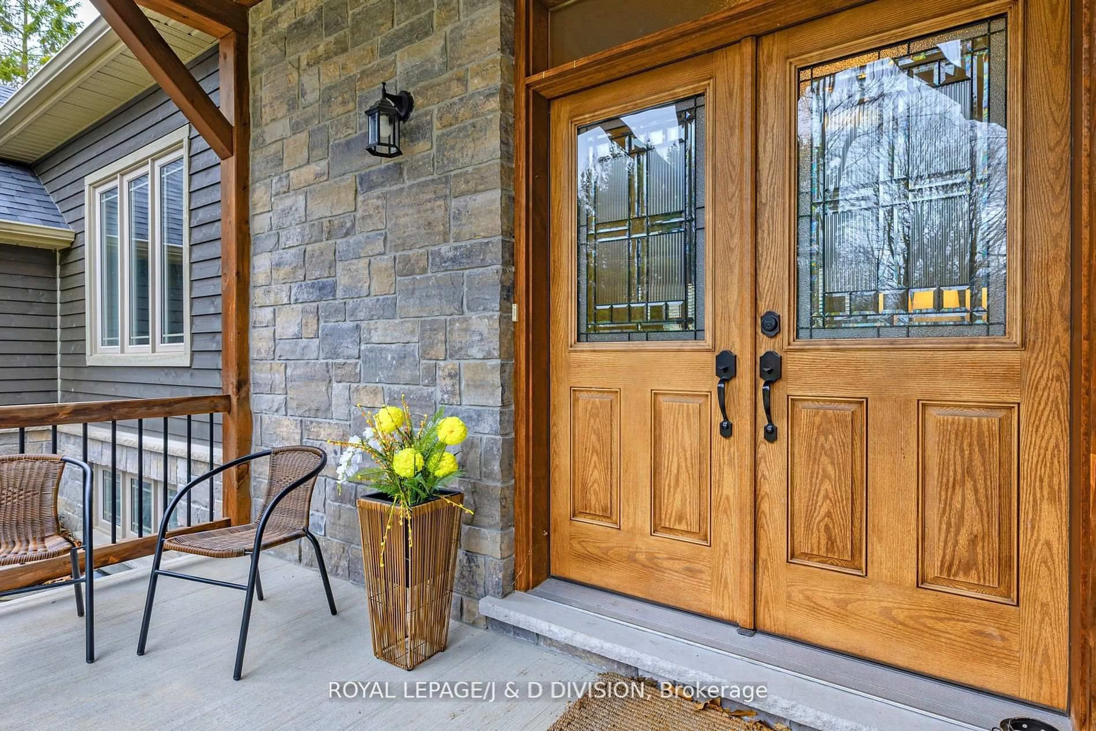 Indoor entryway for 123 Desroches Tr, Tiny Ontario L9M 1R3