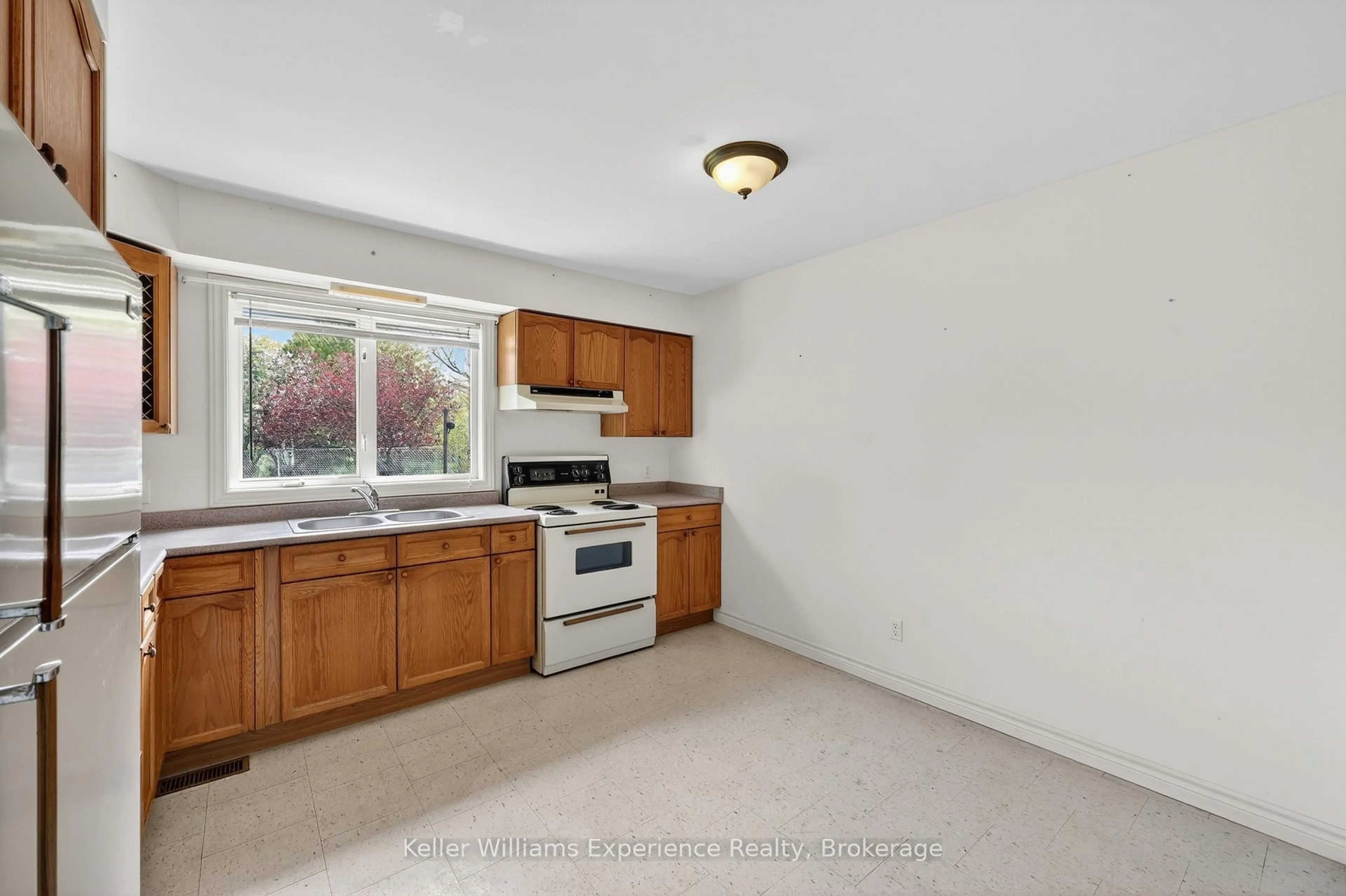 Standard kitchen, unknown for 5 Bridle Rd, Penetanguishene Ontario L9M 1J5