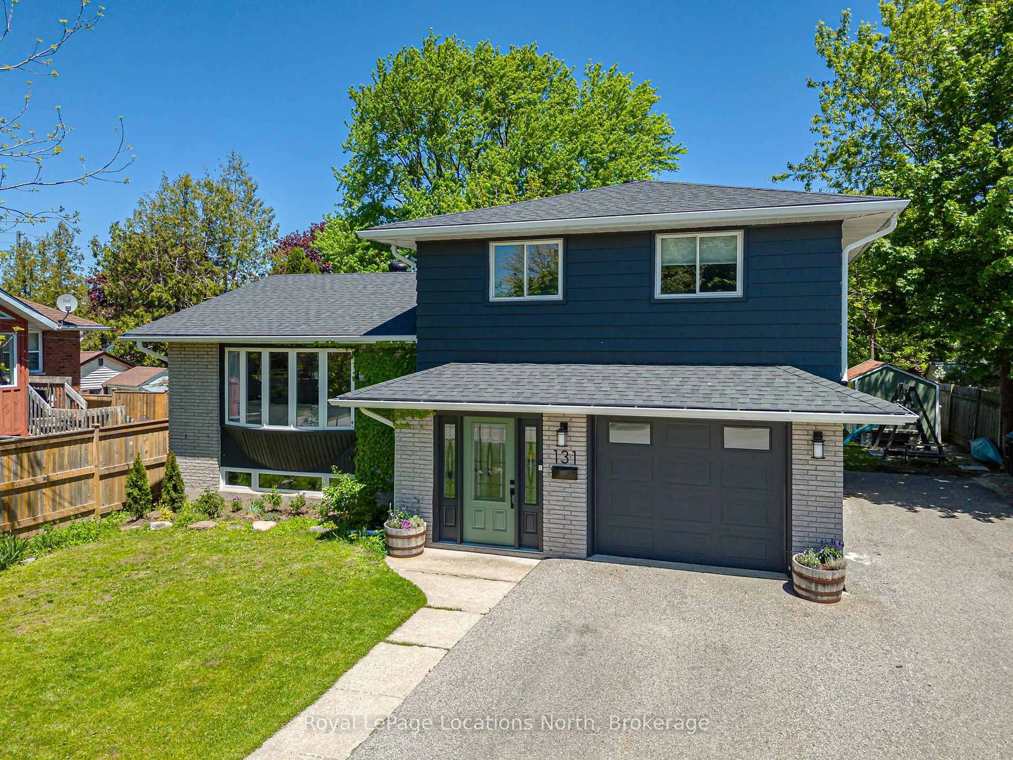 Home with brick exterior material, street for 131 Albert St, Collingwood Ontario L9Y 3Y4