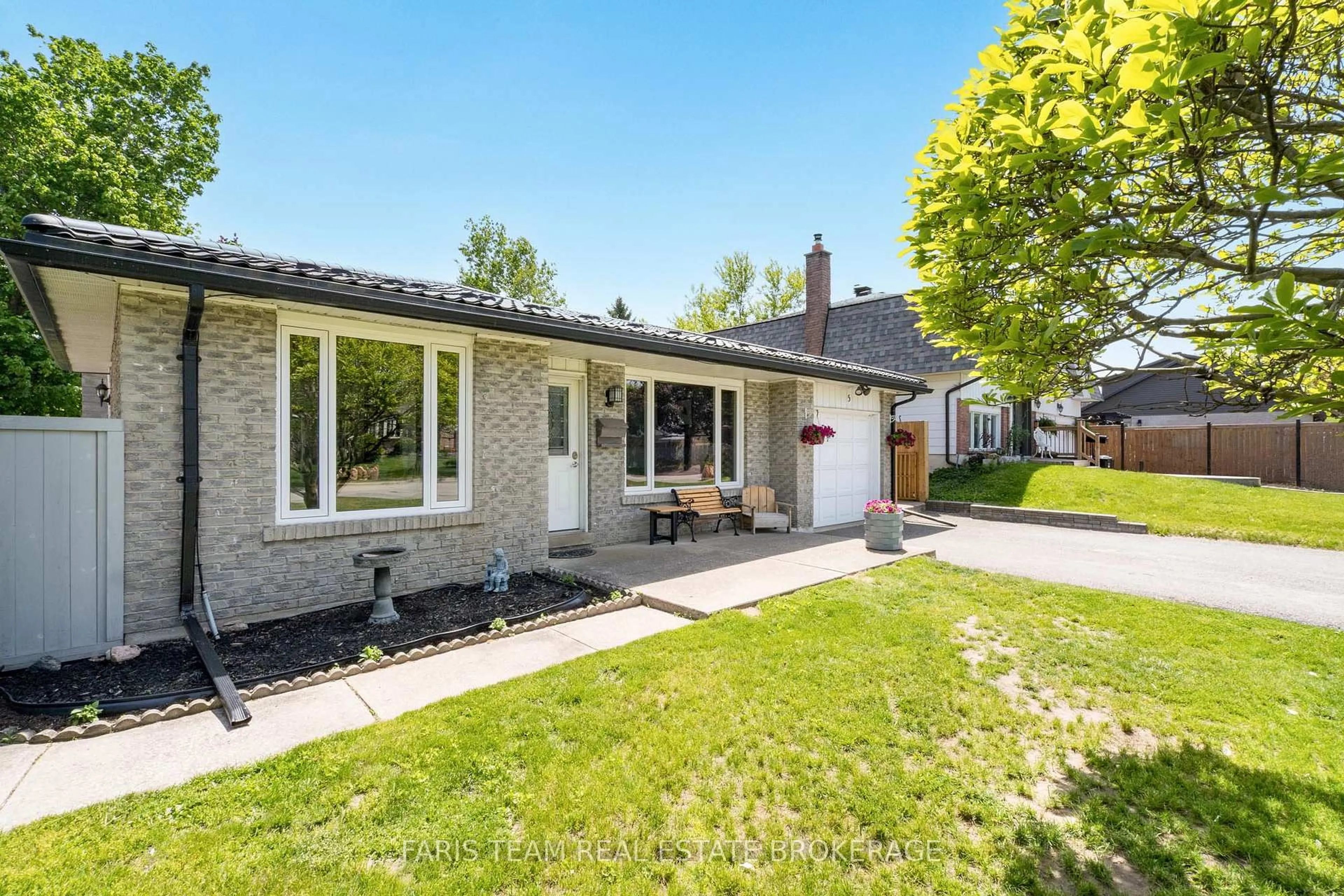 Home with brick exterior material, street for 5 Fitzroy Terr, Barrie Ontario L4N 2Z2
