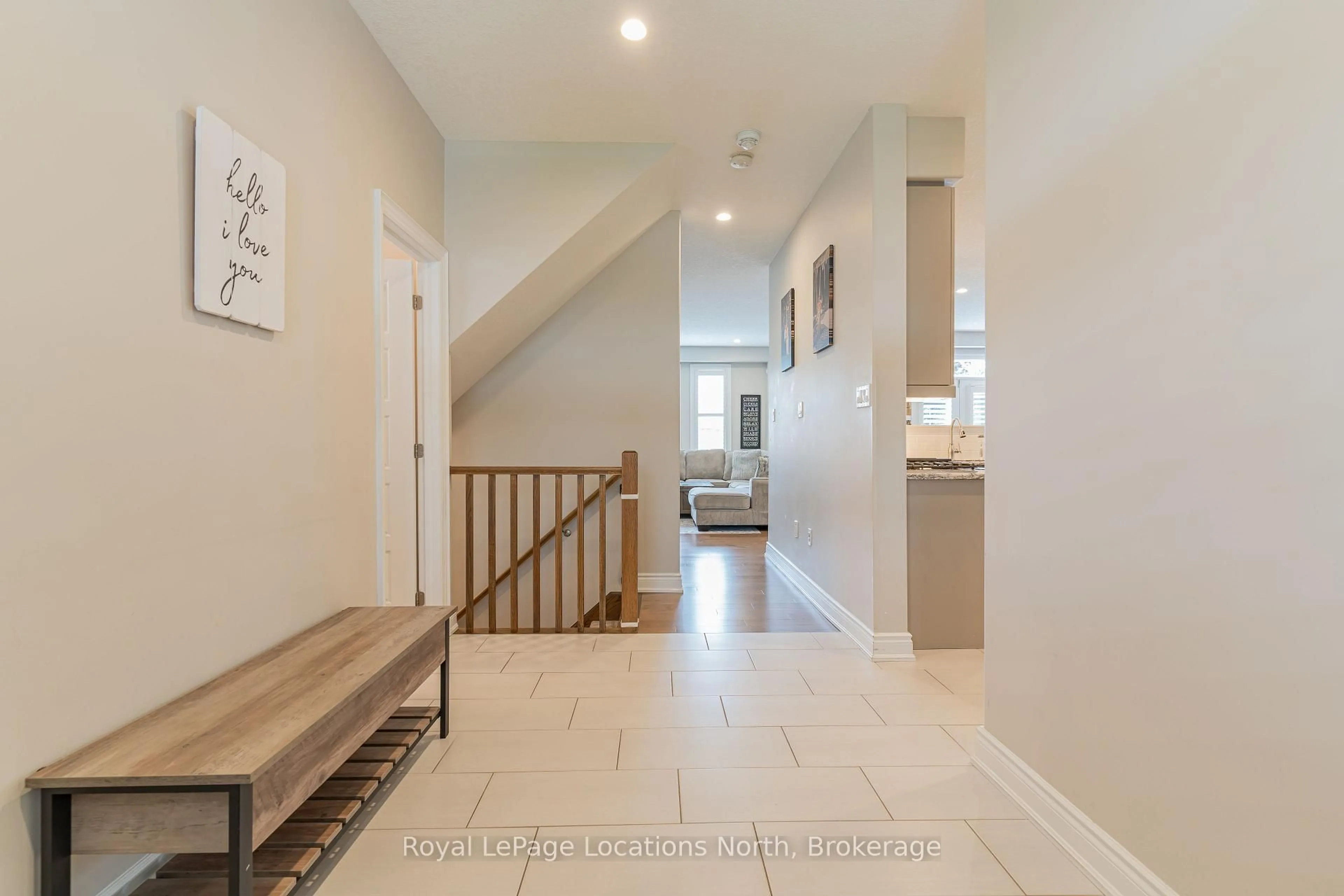 Indoor entryway for 14 Wilson St, Collingwood Ontario L9Y 0Y9