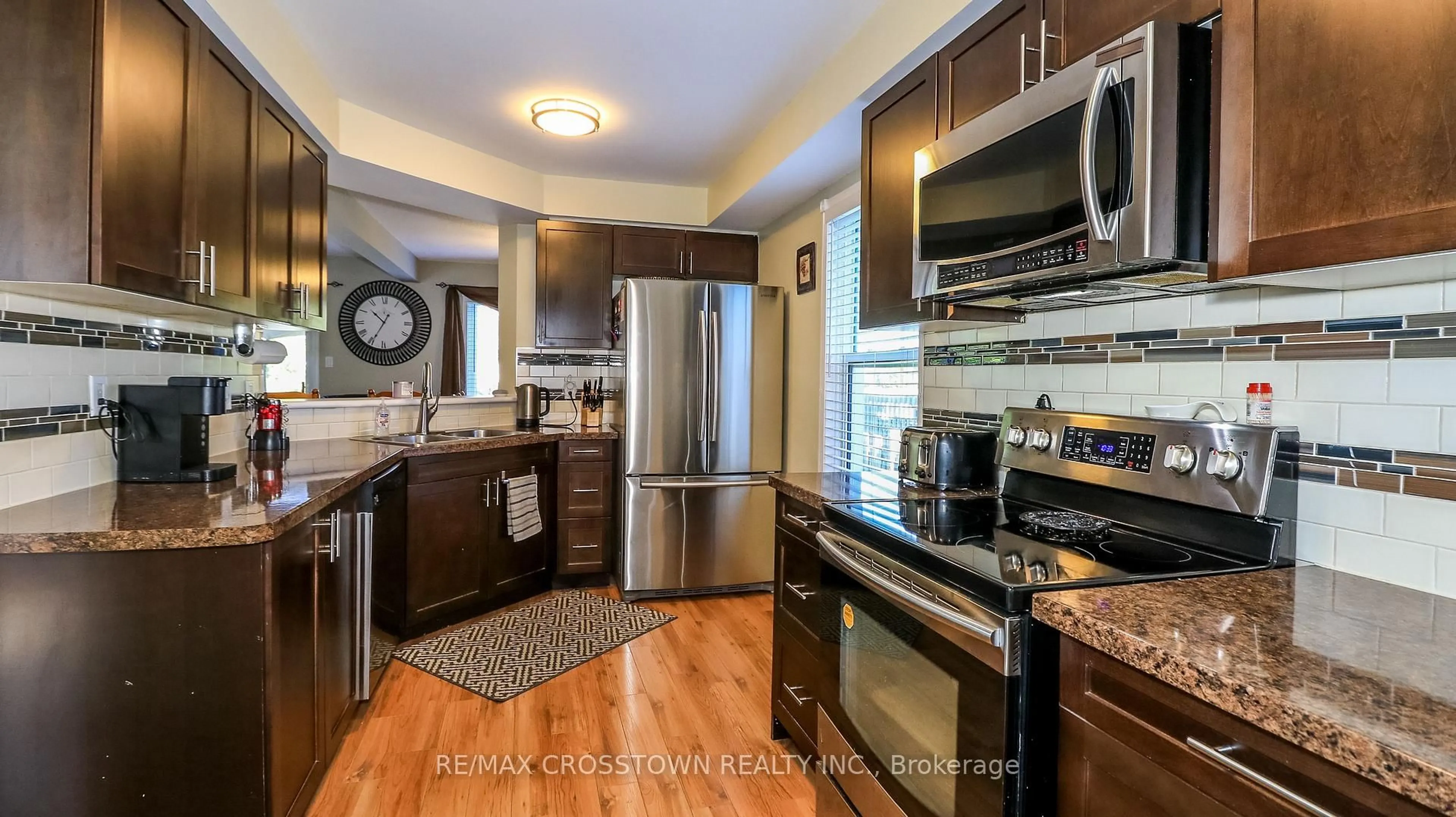 Open concept kitchen, unknown for 67 Donald Cres, Wasaga Beach Ontario L9Z 1E3
