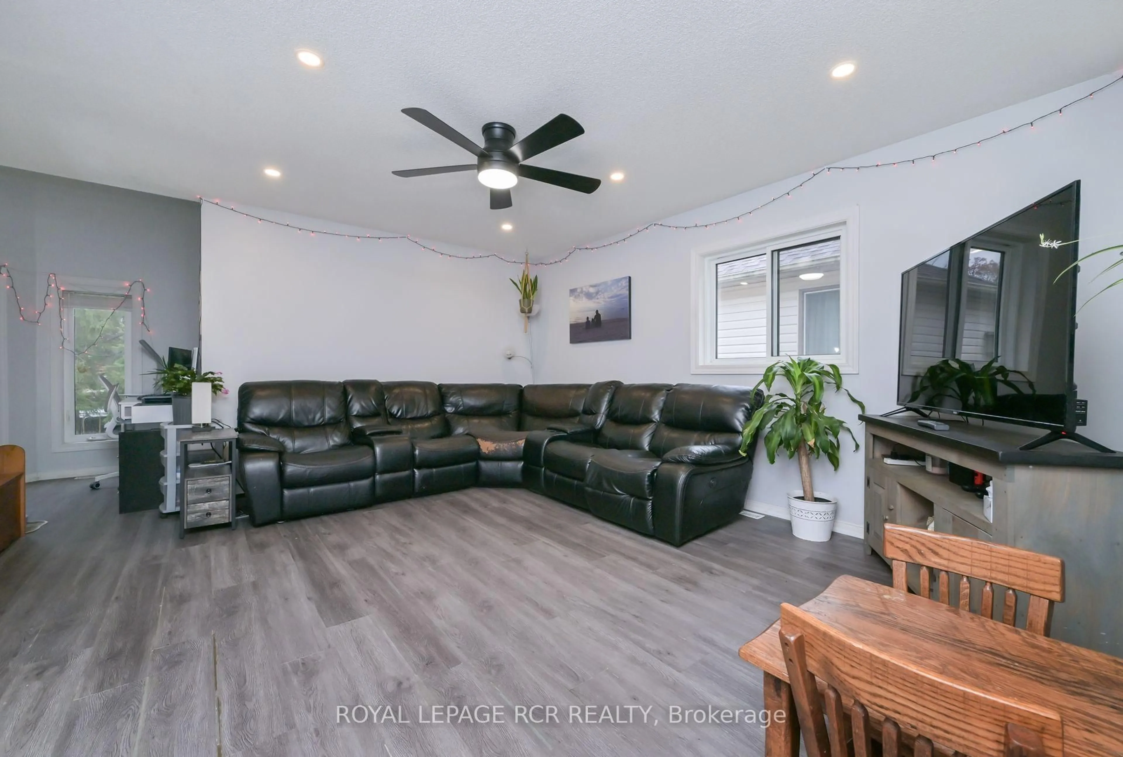 Living room with furniture, unknown for 121 Dyer Dr, Wasaga Beach Ontario L9Z 1M1