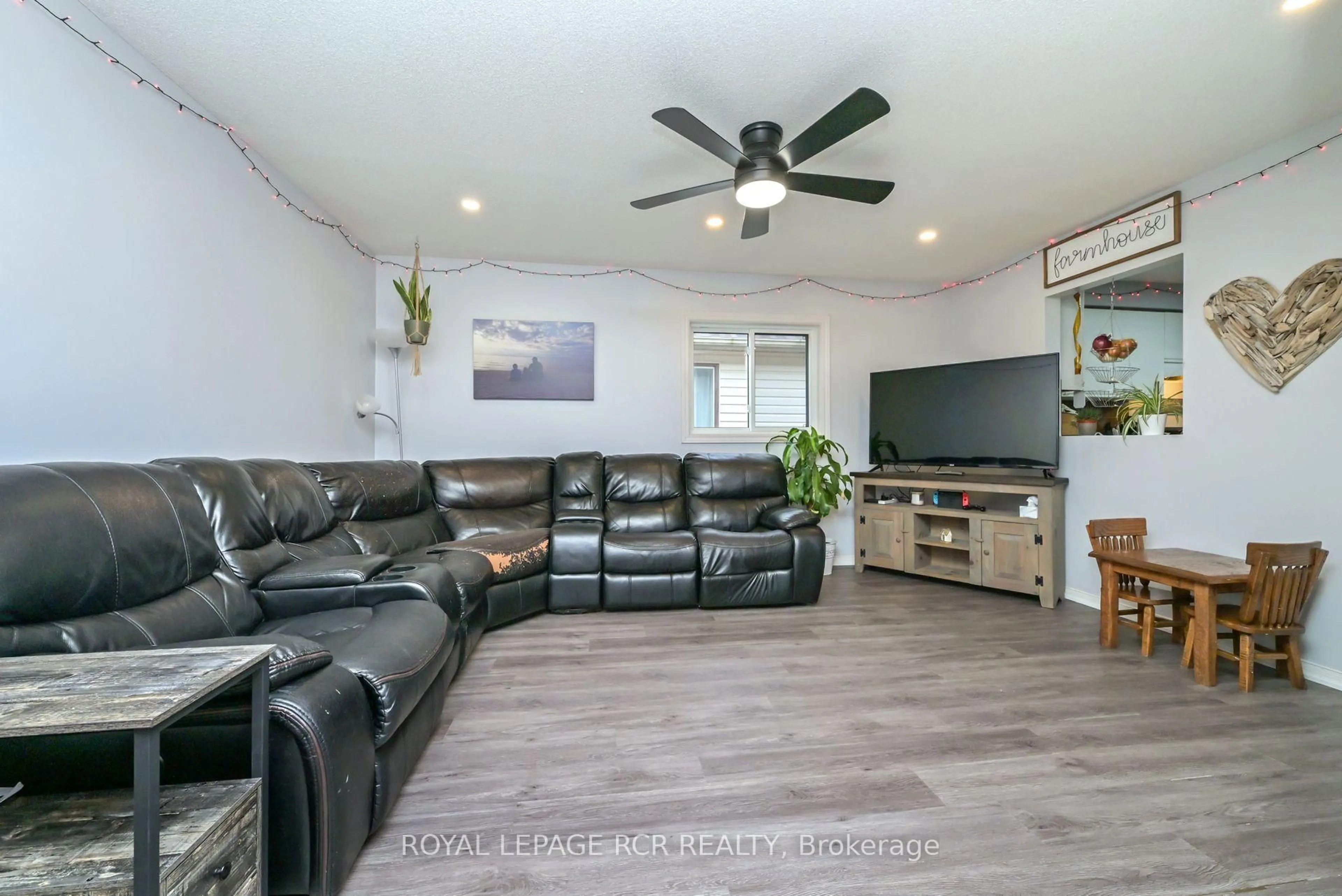 Living room with furniture, unknown for 121 Dyer Dr, Wasaga Beach Ontario L9Z 1M1
