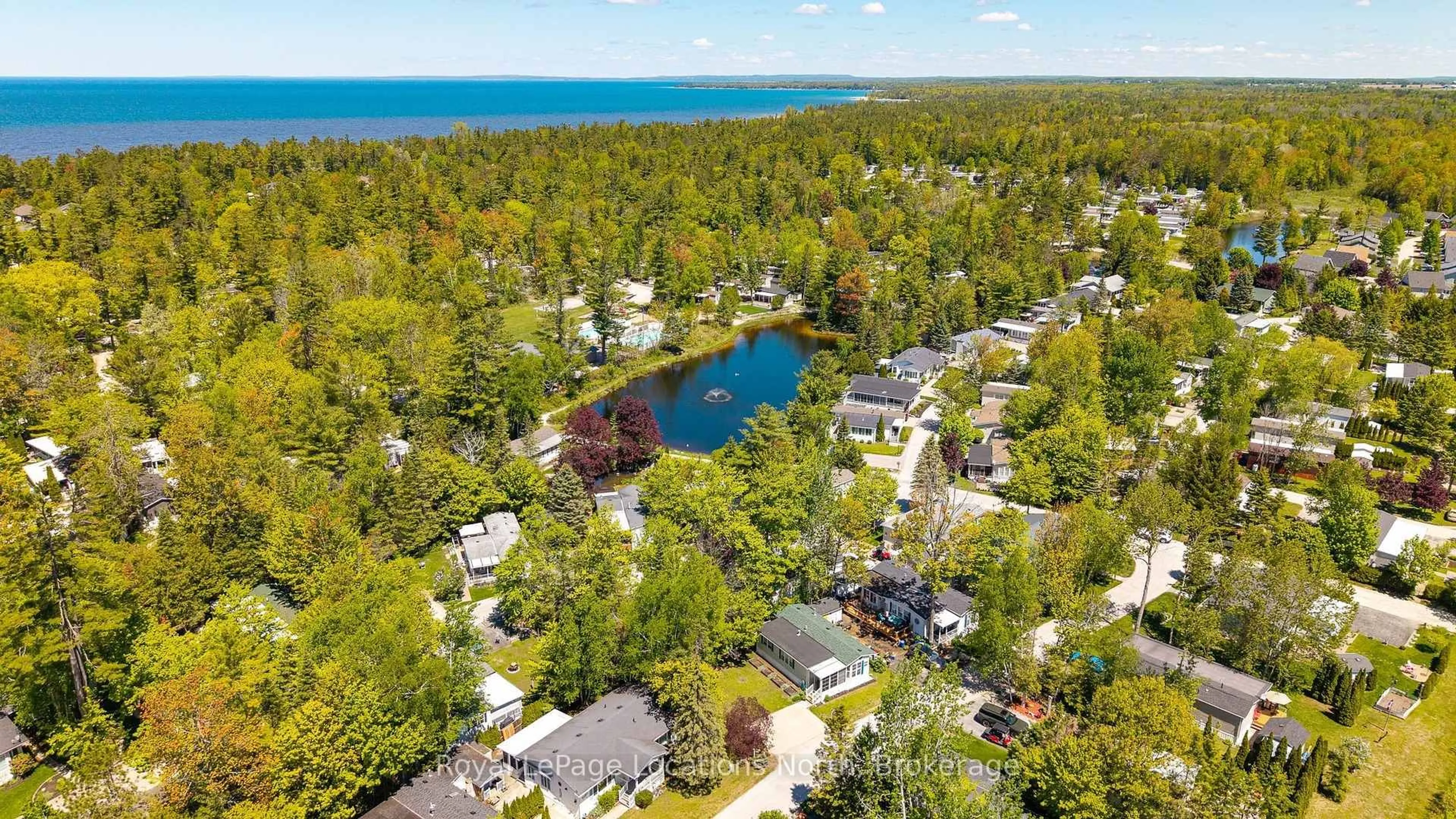 A pic from outside/outdoor area/front of a property/back of a property/a pic from drone, water/lake/river/ocean view for 55 Topaz St, Wasaga Beach Ontario L9Z 1X7