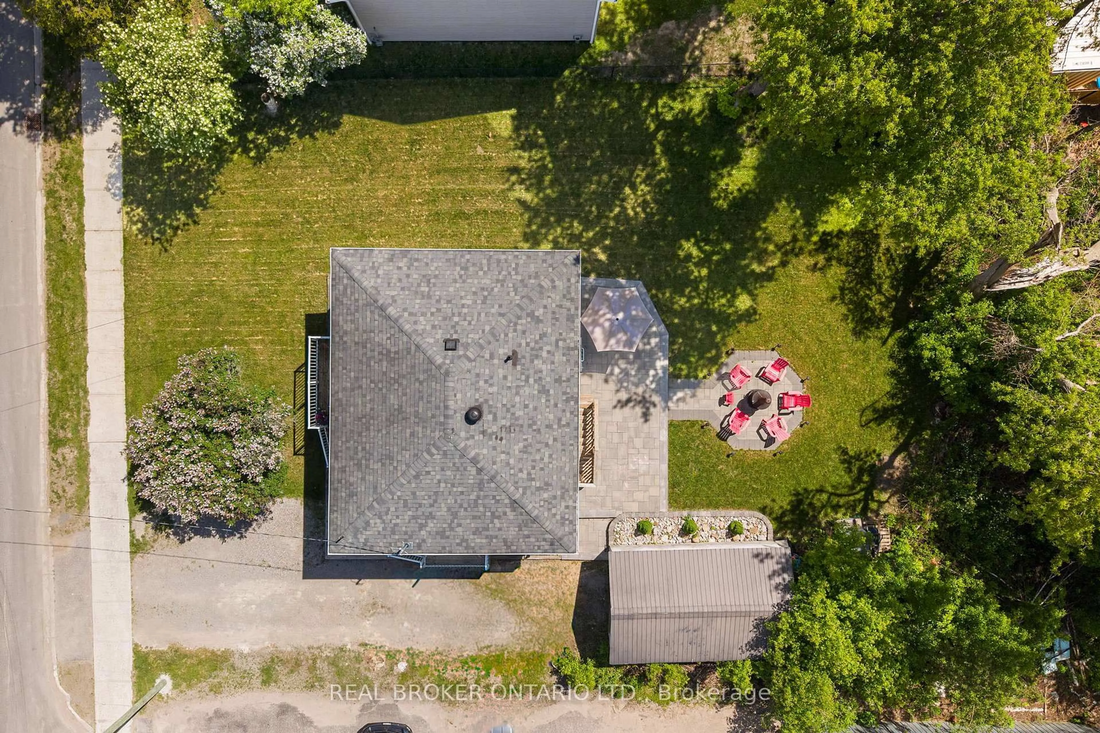 A pic from outside/outdoor area/front of a property/back of a property/a pic from drone, street for 13 Sturgeon Bay Rd, Severn Ontario L0K 1E0