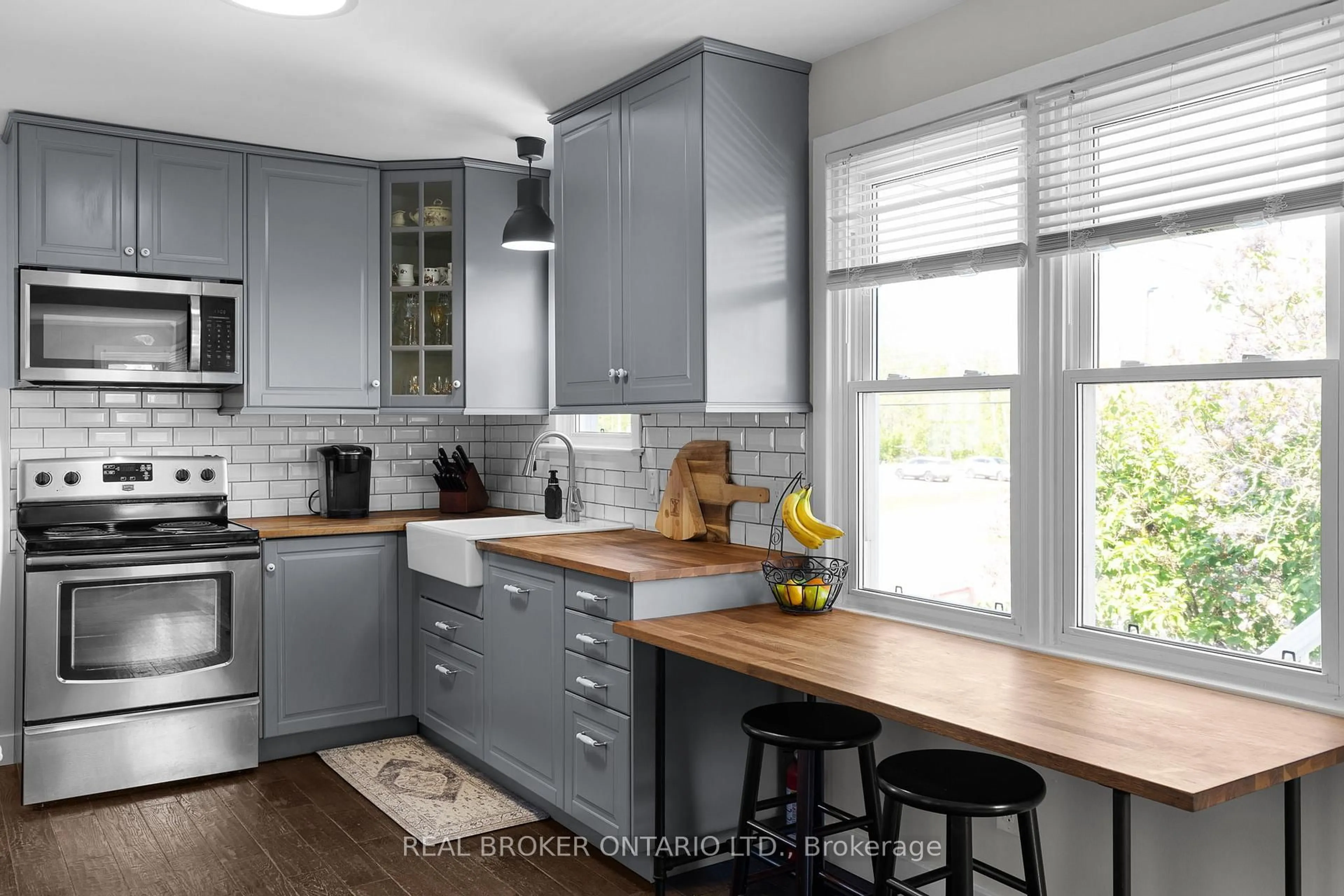 Contemporary kitchen, unknown for 13 Sturgeon Bay Rd, Severn Ontario L0K 1E0