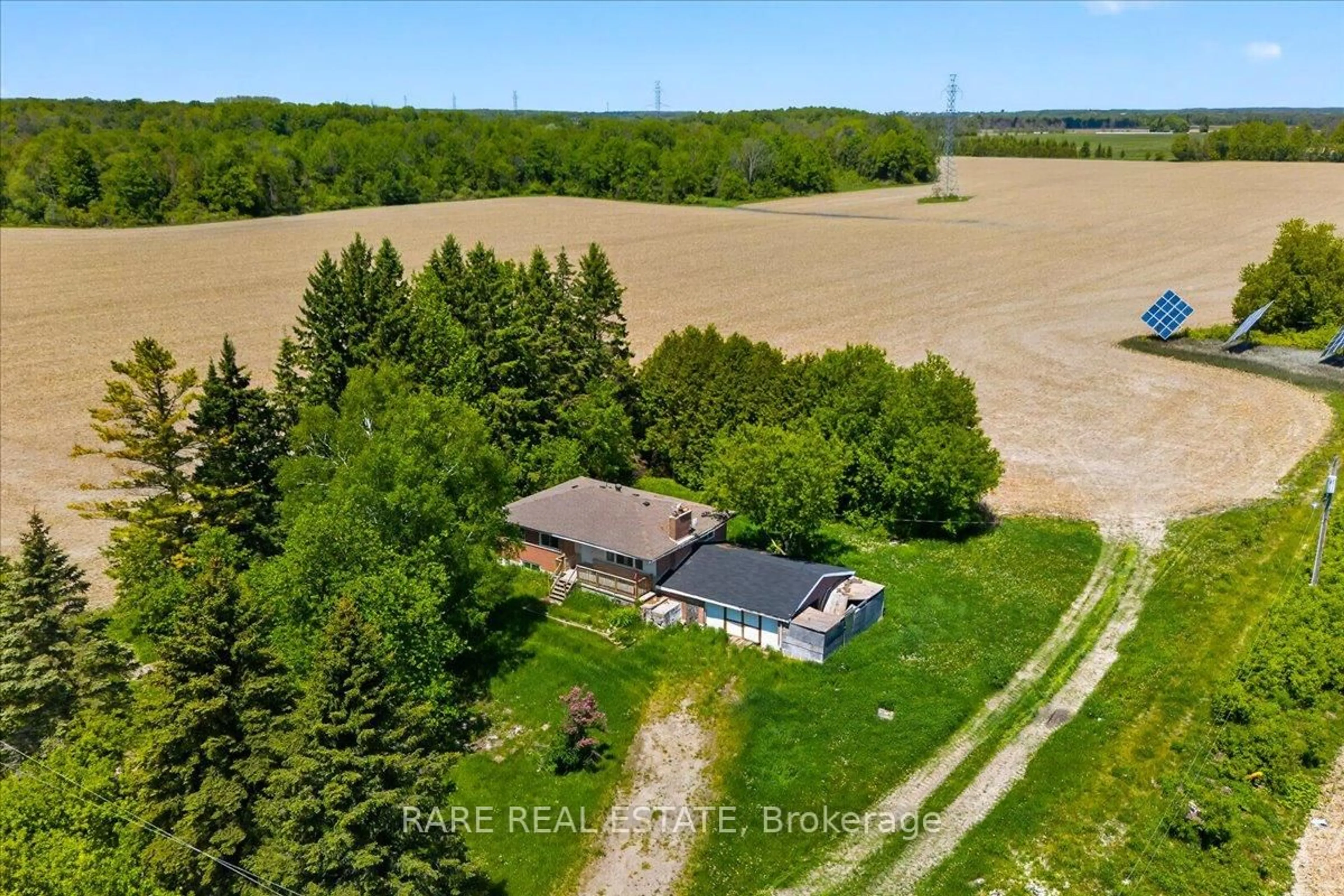 A pic from outside/outdoor area/front of a property/back of a property/a pic from drone, unknown for 4498 Sunnidale Concession 2 Rd, Clearview Ontario L0M 1N0