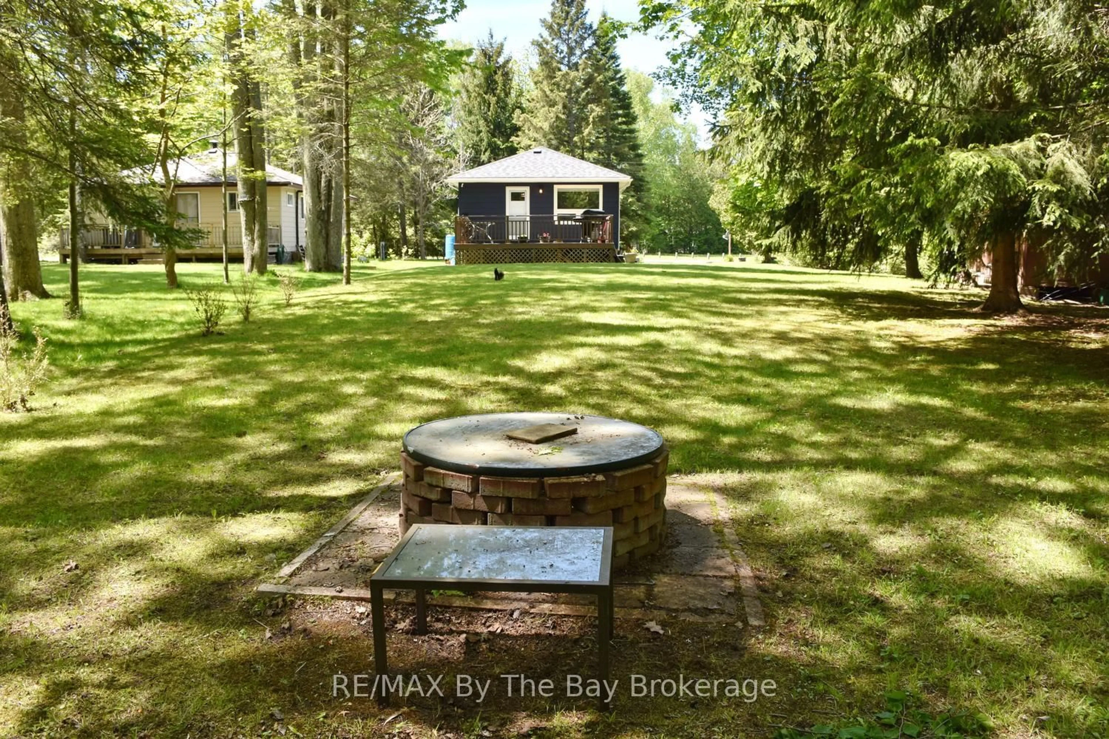 Patio, unknown for 23 Sunnidale Rd, Wasaga Beach Ontario L9Z 2B7