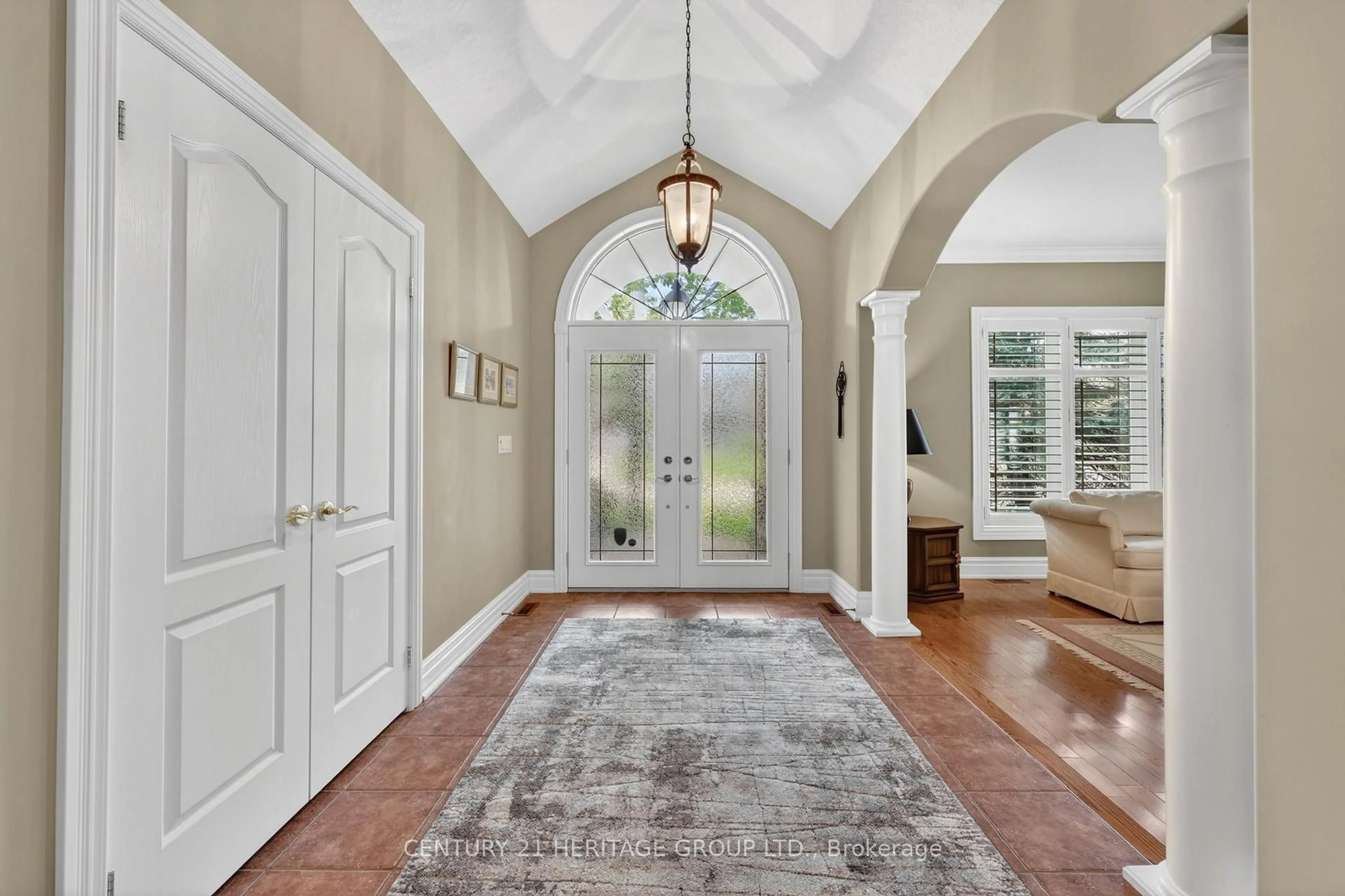 Indoor entryway for 22 Lloyd Cook Dr, Springwater Ontario L9X 0H5