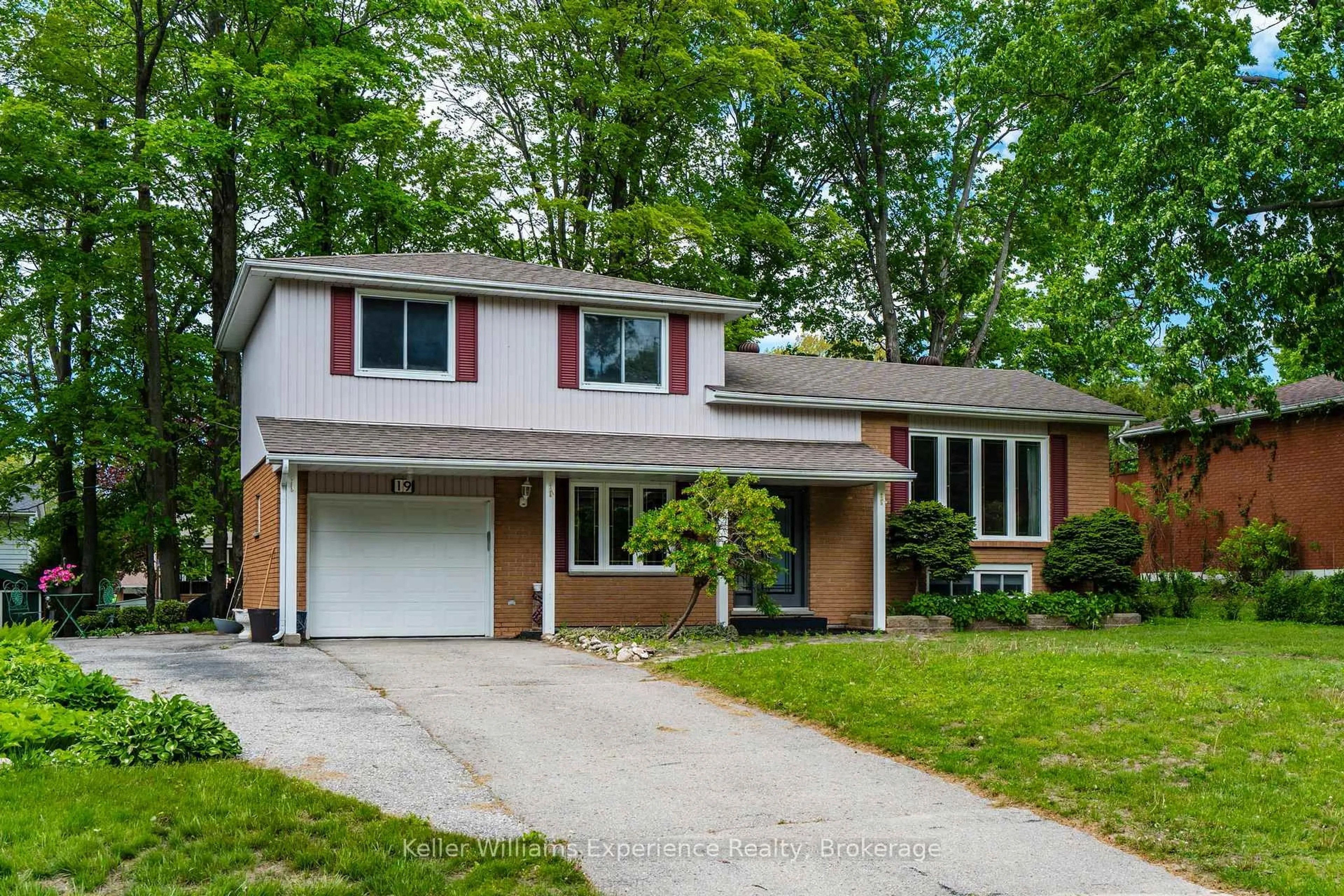 Home with brick exterior material, street for 19 Viel St, Penetanguishene Ontario L9M 1J1