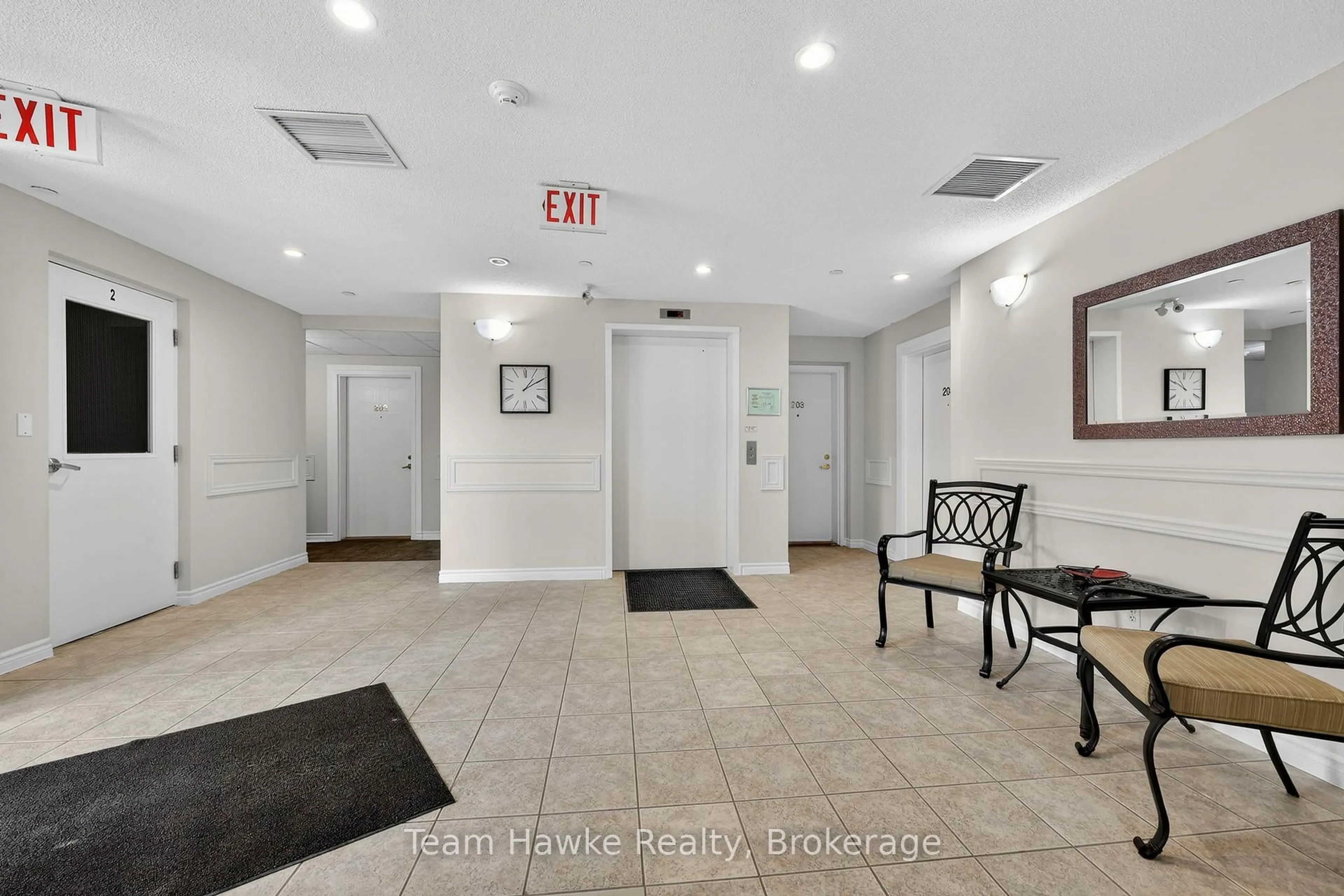 Indoor foyer for 4 Beck Blvd #PH4, Penetanguishene Ontario L9M 2H3