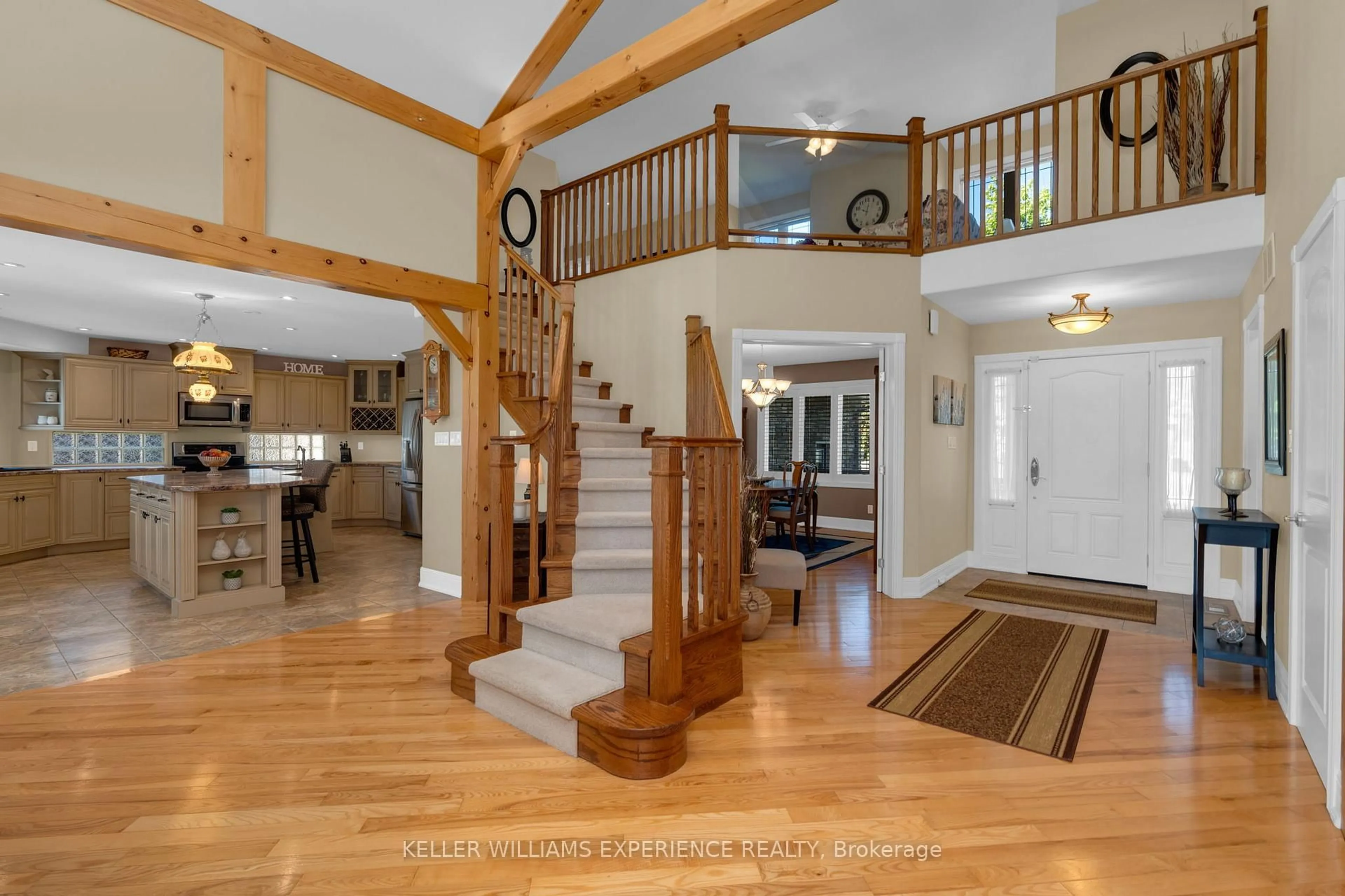 Indoor foyer for 61 Highland Dr, Oro-Medonte Ontario L0L 2L0
