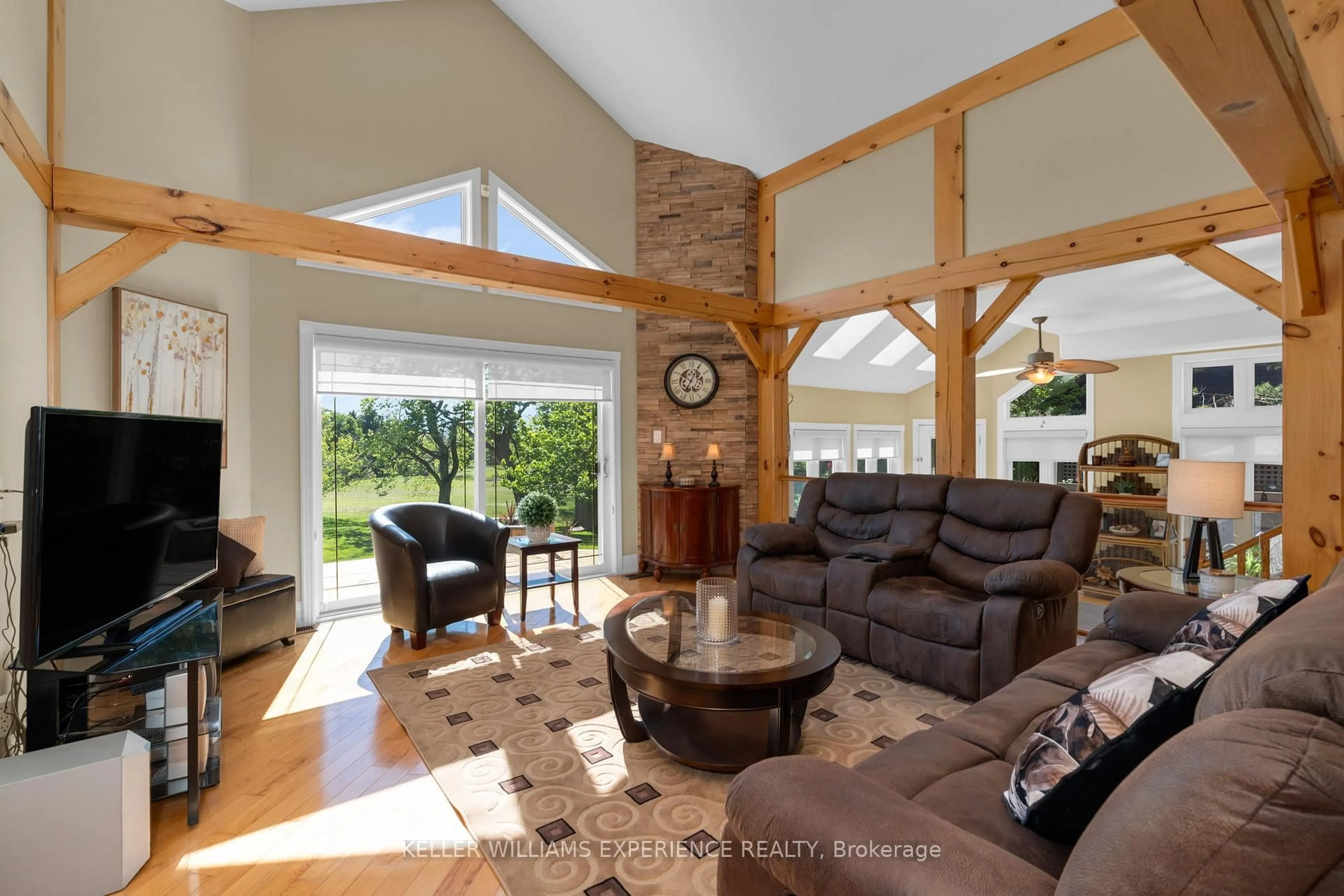 Living room with furniture, unknown for 61 Highland Dr, Oro-Medonte Ontario L0L 2L0