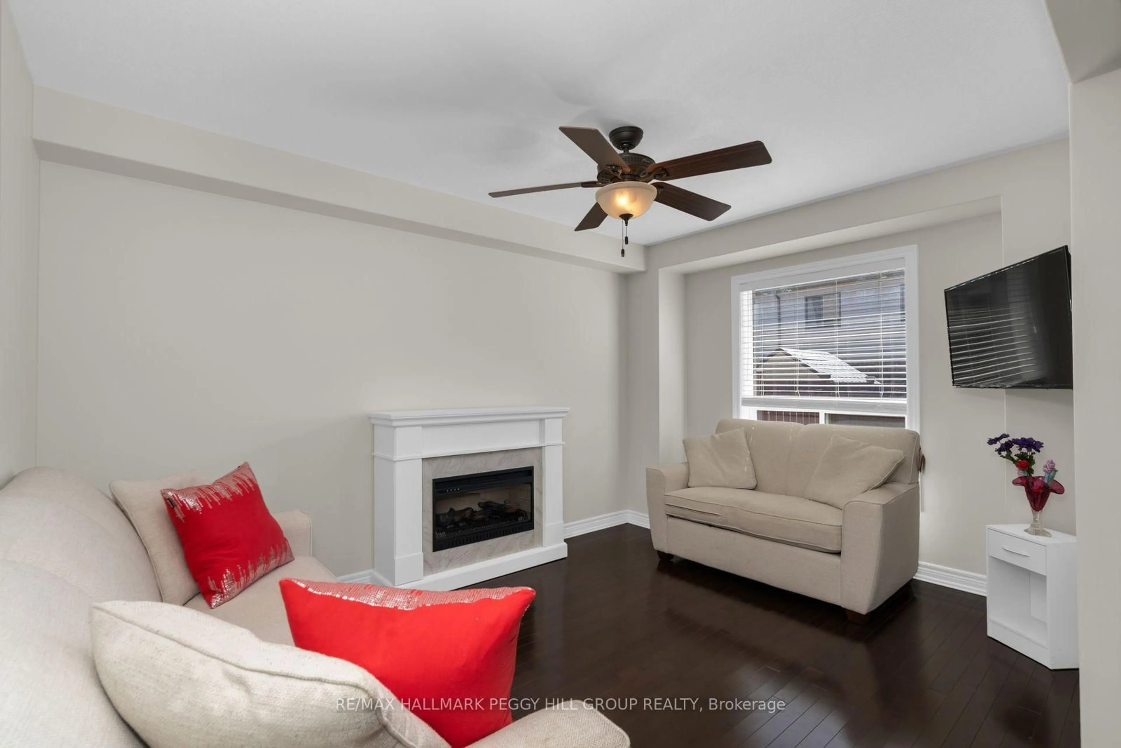 Living room with furniture, wood/laminate floor for 985 Cook Dr, Midland Ontario L4R 0E4