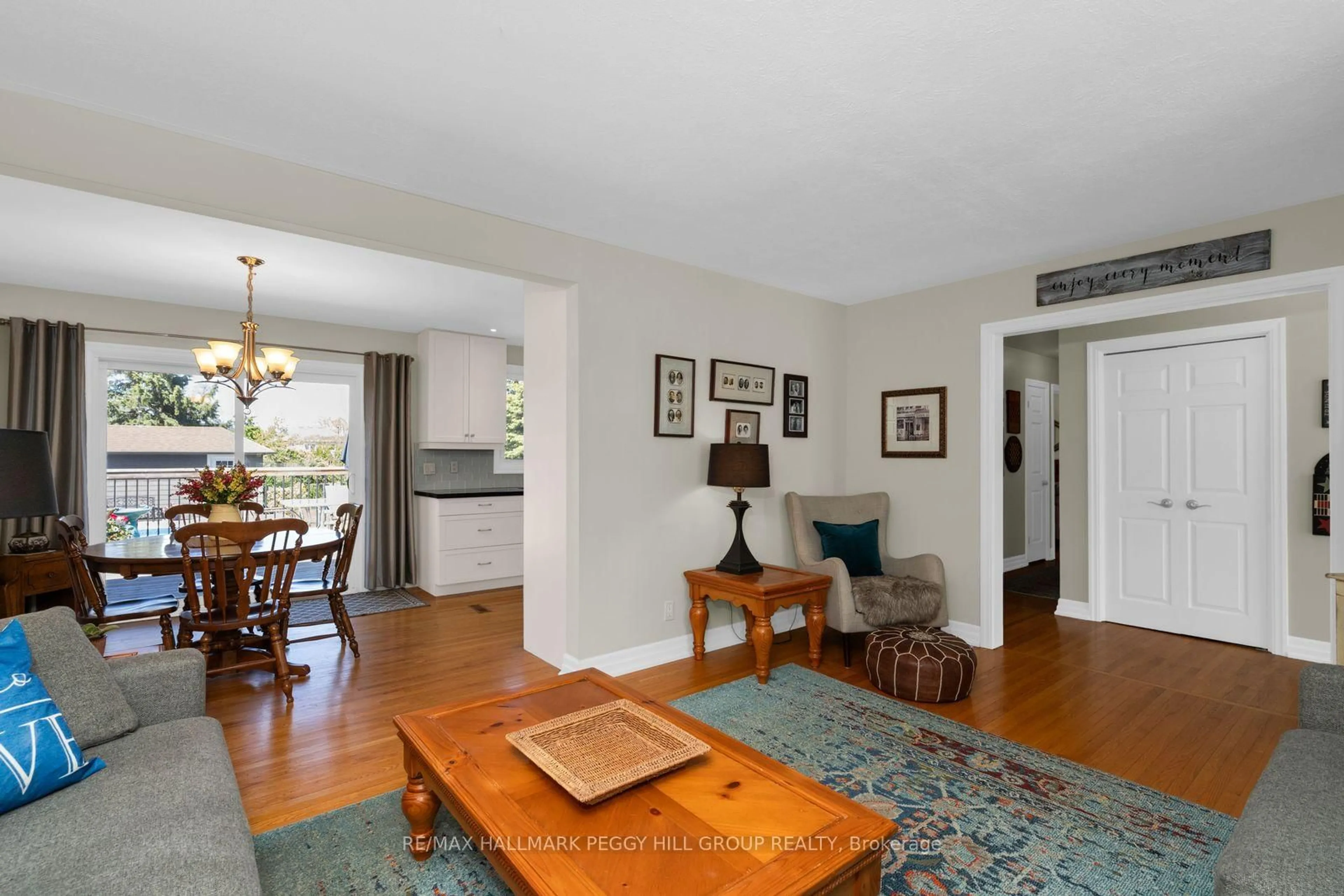 Living room with furniture, unknown for 211 Dodson Rd, Barrie Ontario L4N 4K2