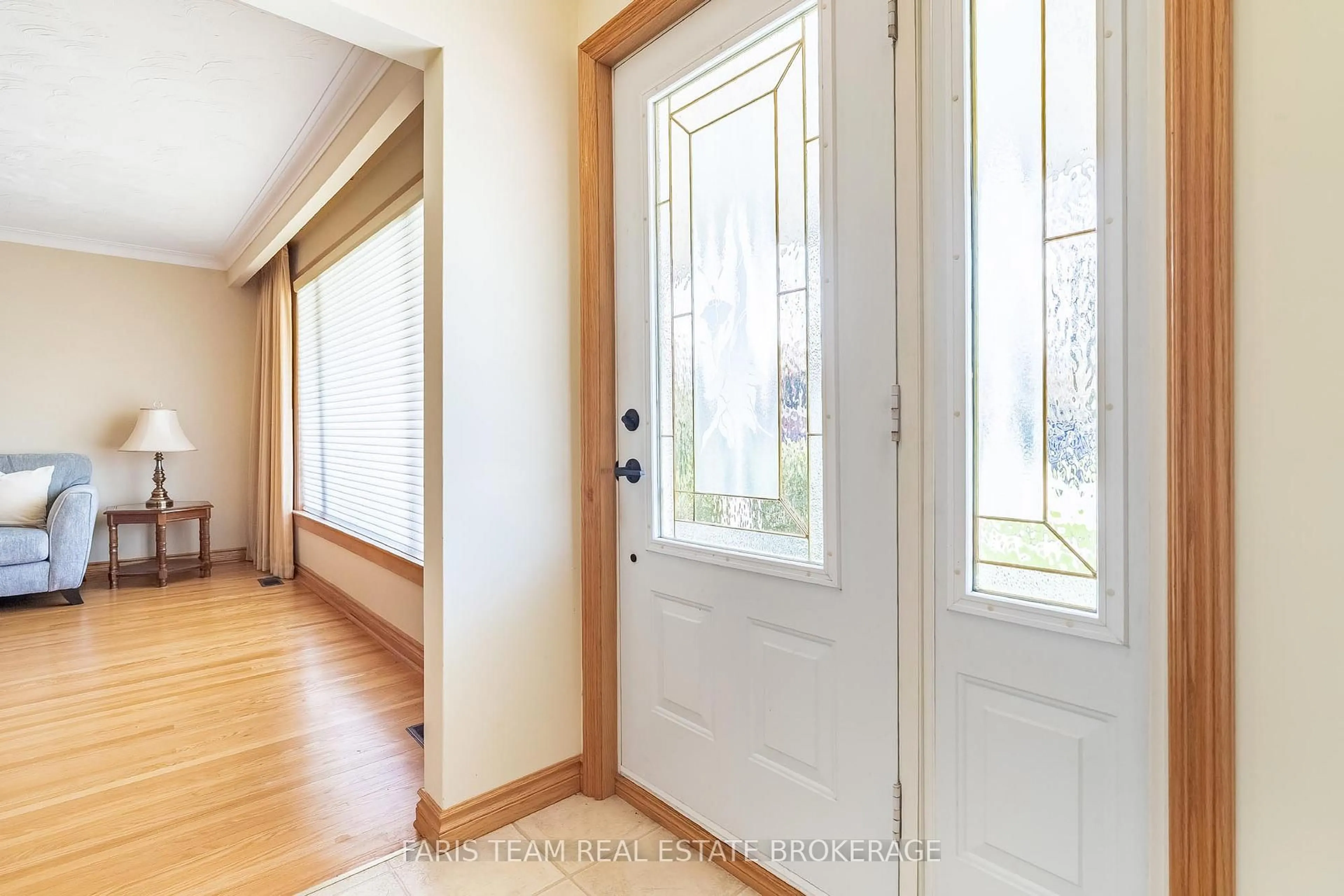 Indoor entryway for 212 Grove St, Barrie Ontario L4M 2P9