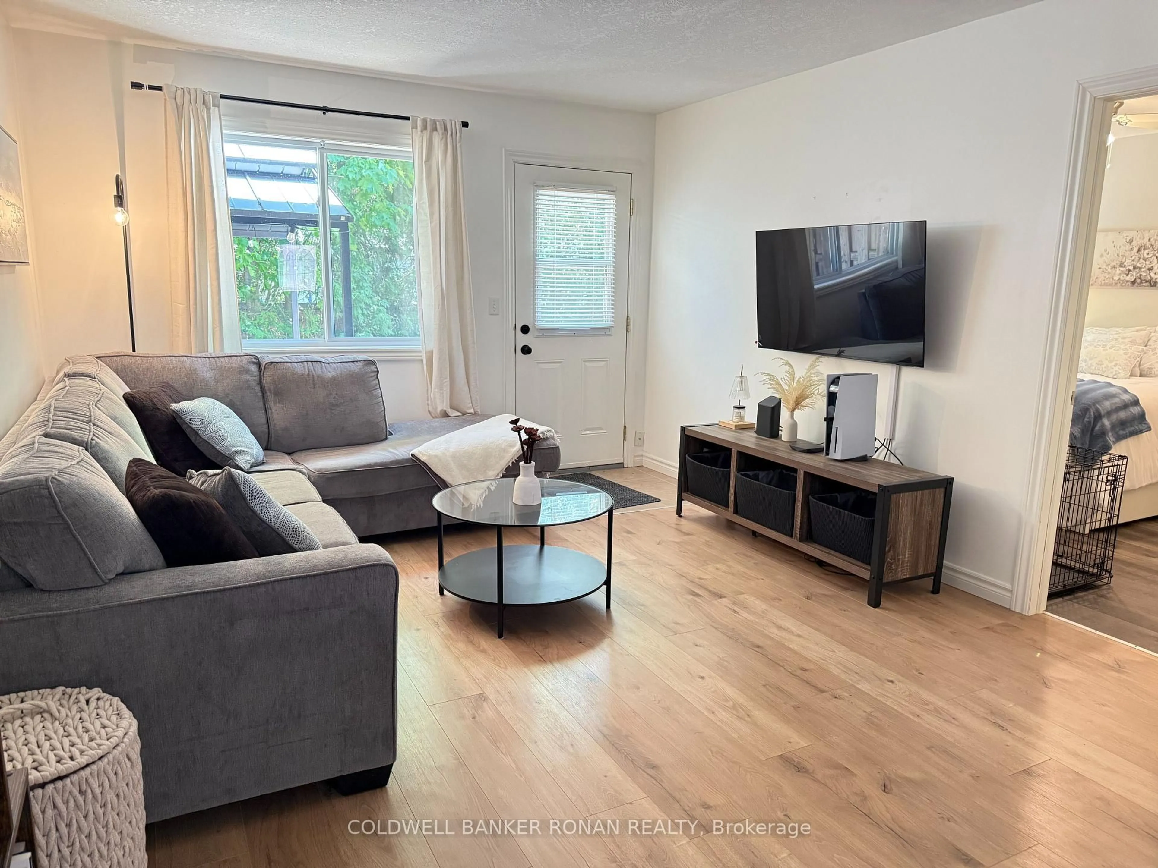 Living room with furniture, wood/laminate floor for 505 Thomas St, Clearview Ontario L0M 1S0