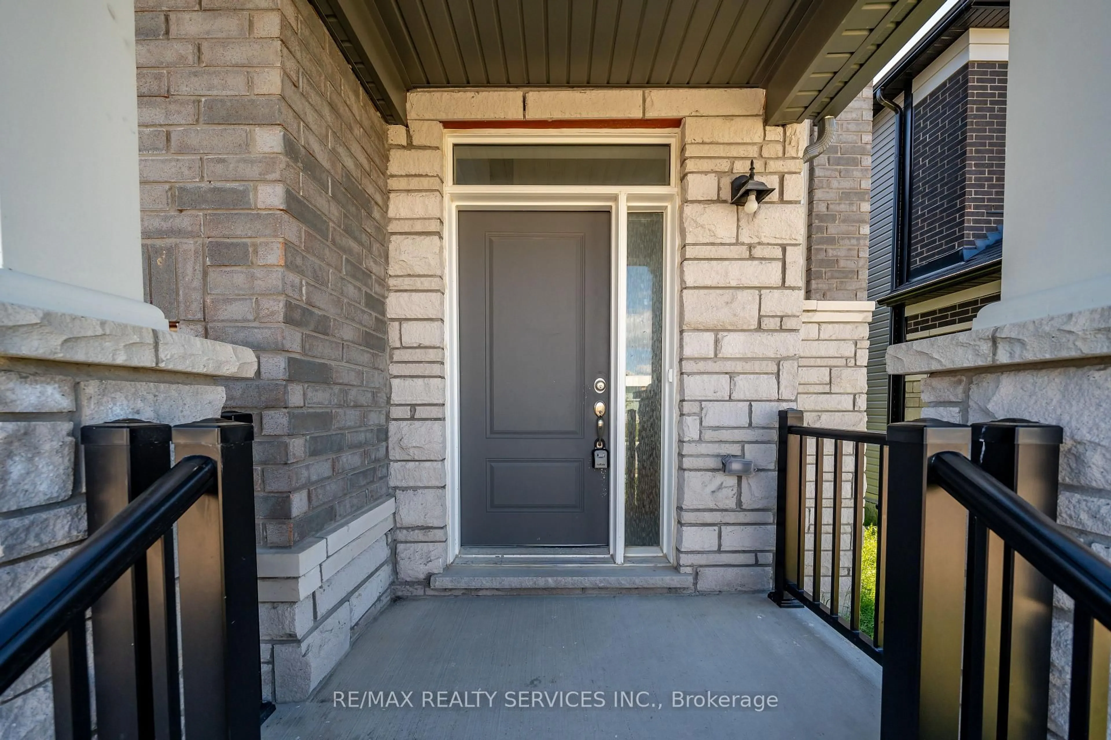 Indoor entryway for 41 Union Blvd, Wasaga Beach Ontario L9Z 0M6