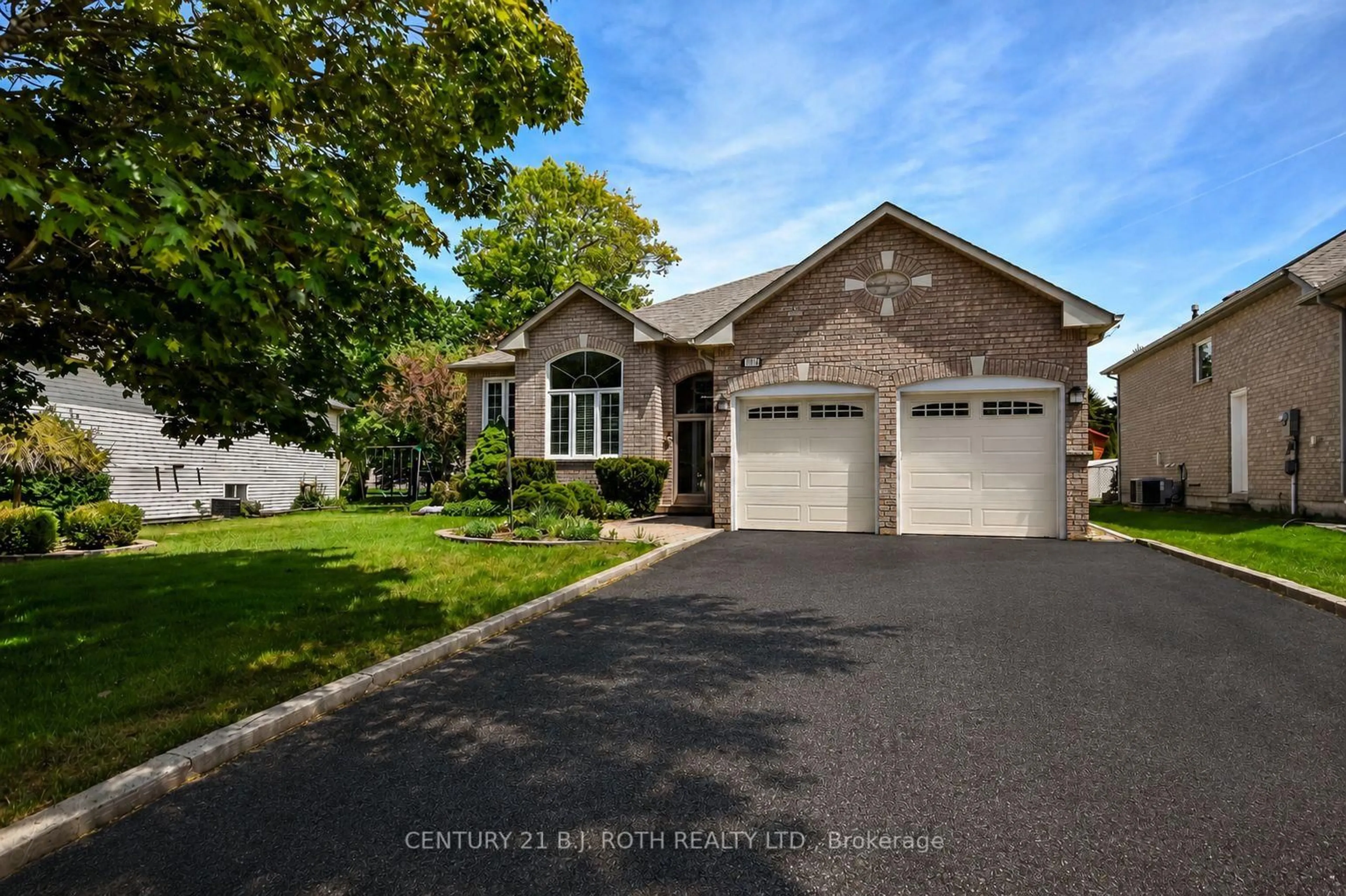 Home with brick exterior material, street for 112 Silver Birch Ave, Wasaga Beach Ontario L9Z 1N2