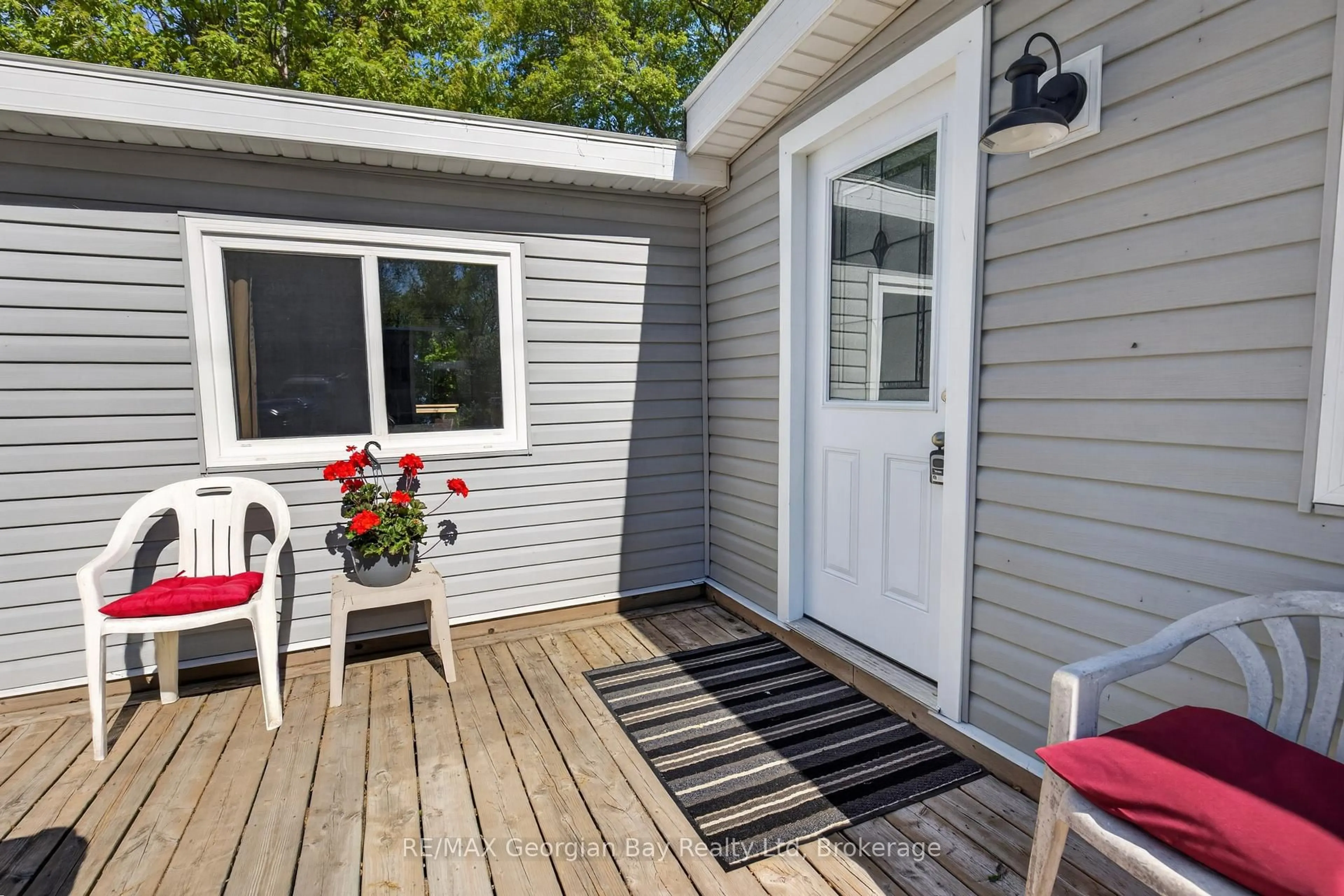 Patio, street for 24 Lakeshore Rd, Midland Ontario L4R 0B8
