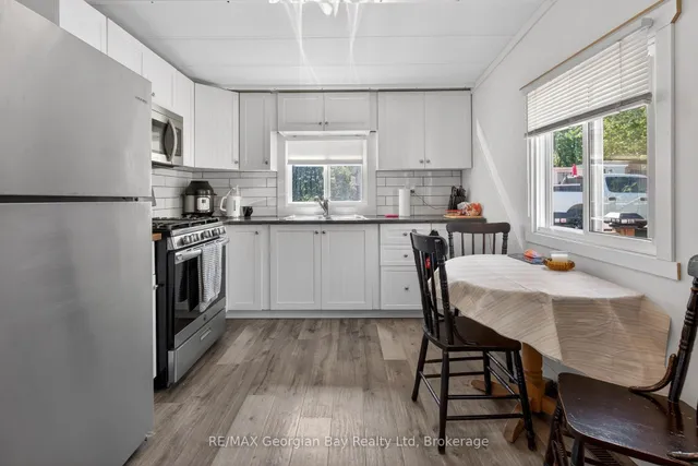 24 Lakeshore Rd, Midland 5