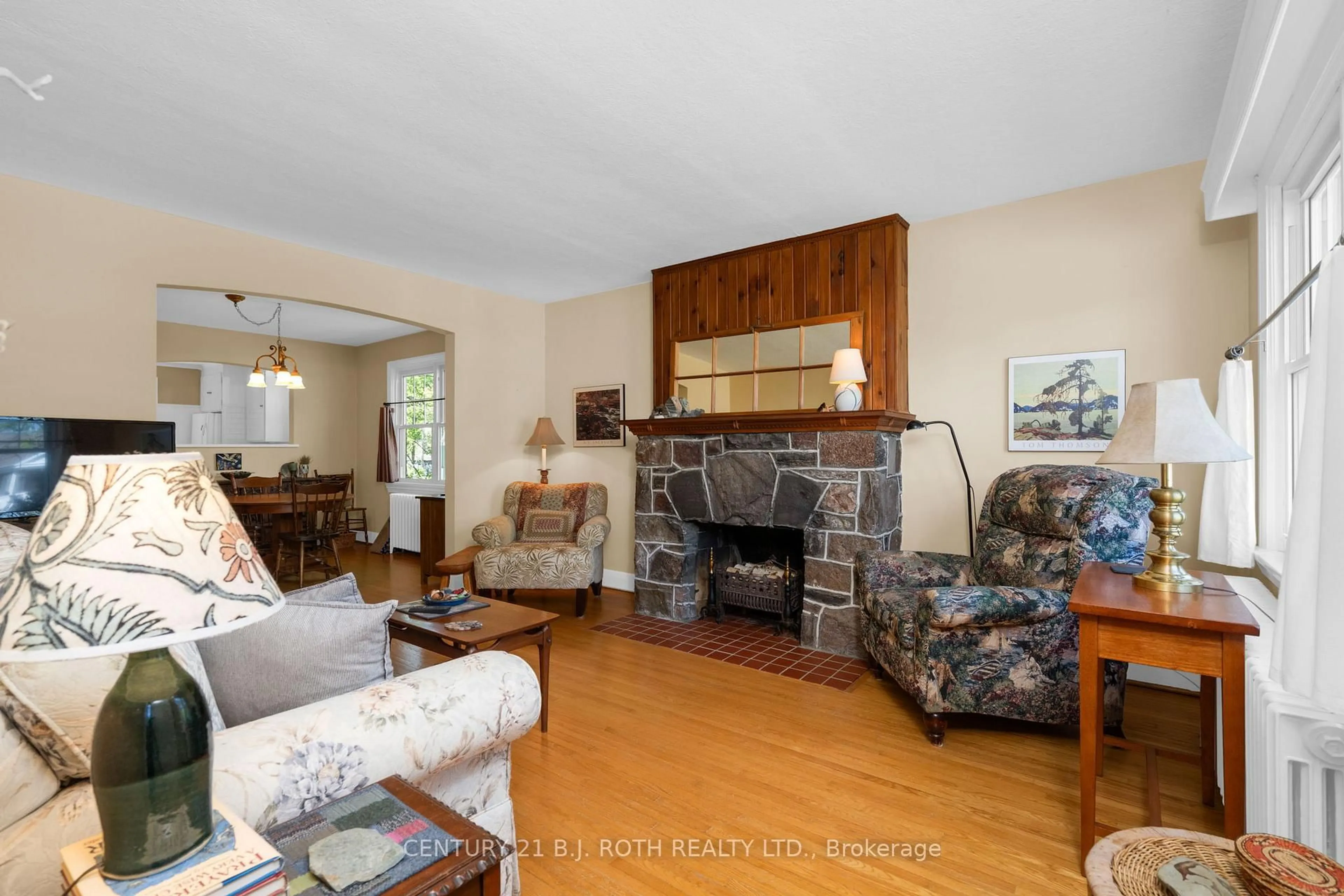 Living room with furniture, unknown for 51 Henry St, Barrie Ontario L4N 1C6